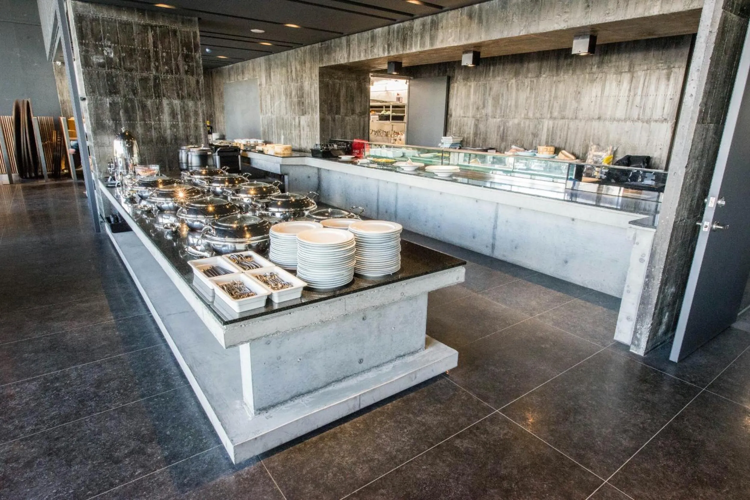 Restaurant/places to eat in Orient Luxury Hotel