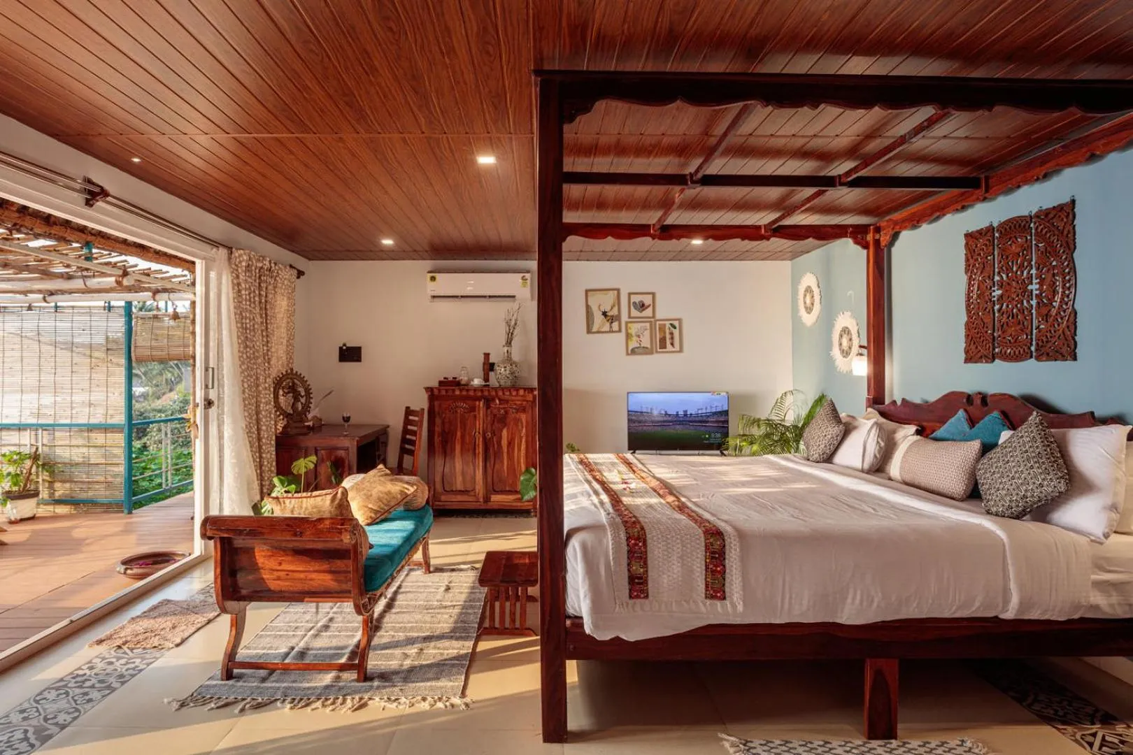 furniture, Bed in The Cape Goa