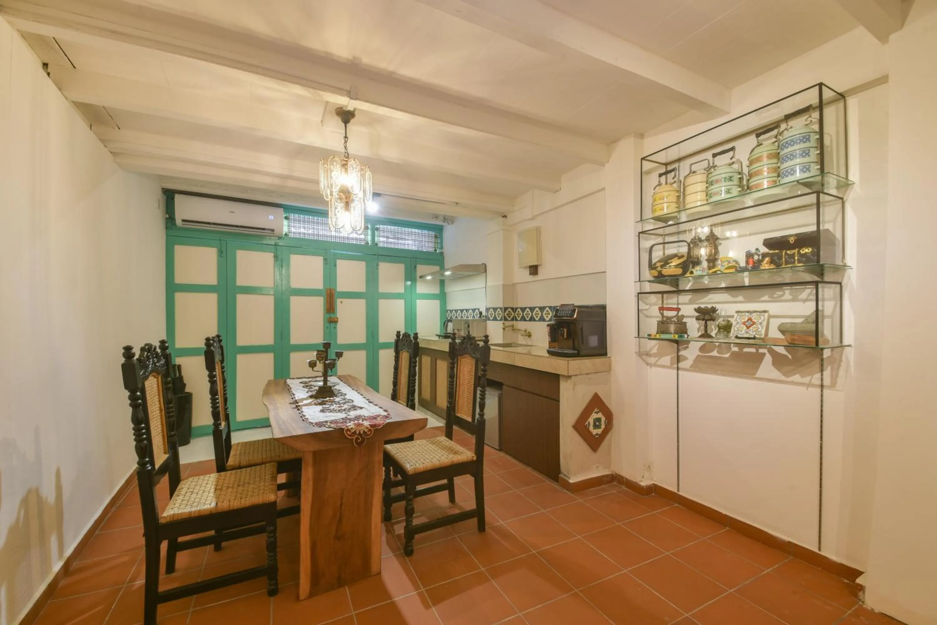 Kitchen or kitchenette in Ohana House @ 15 Kuli