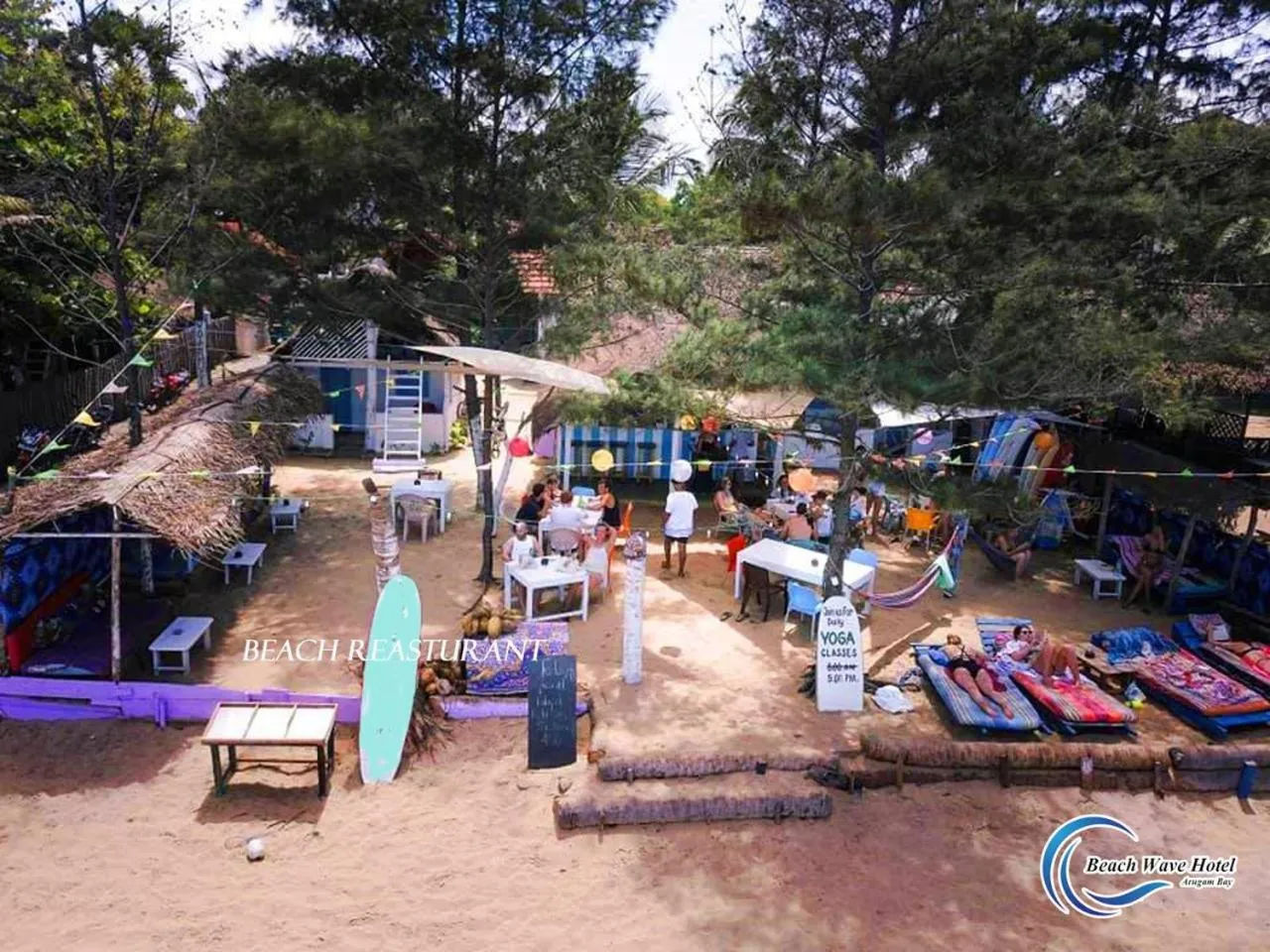 Restaurant/places to eat in Beach Wave Hotel