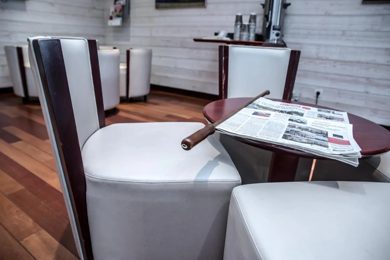 Communal lounge/ TV room in Kyriad Saint-Malo Dinard