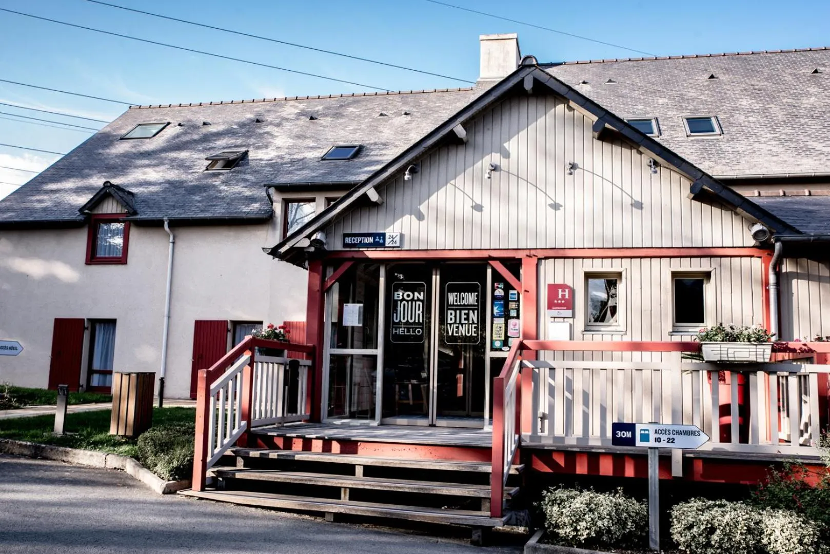 Facade/entrance in Kyriad Saint-Malo Dinard