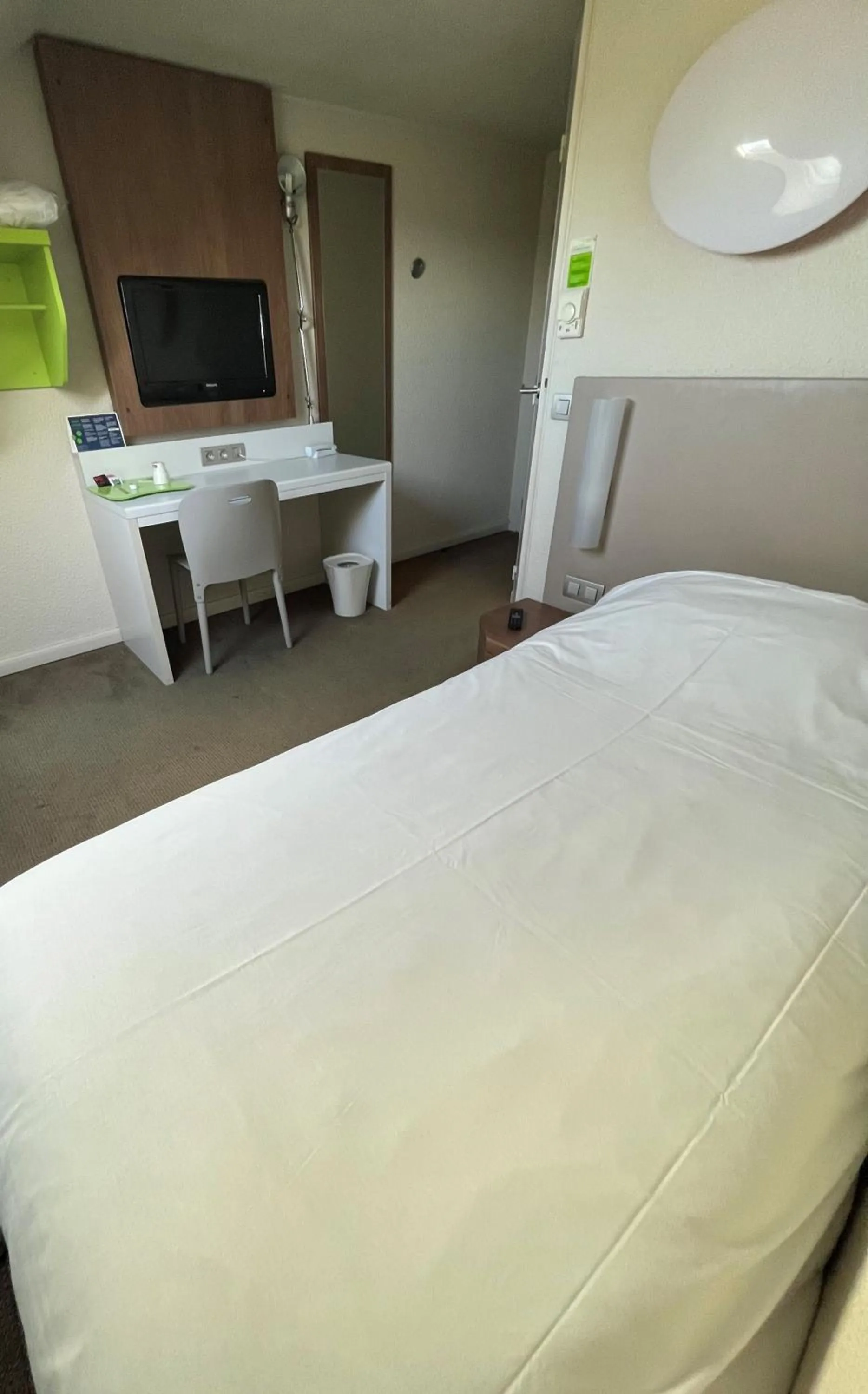 Photo of the whole room, Bed in Campanile Dunkerque Sud - Loon Plage