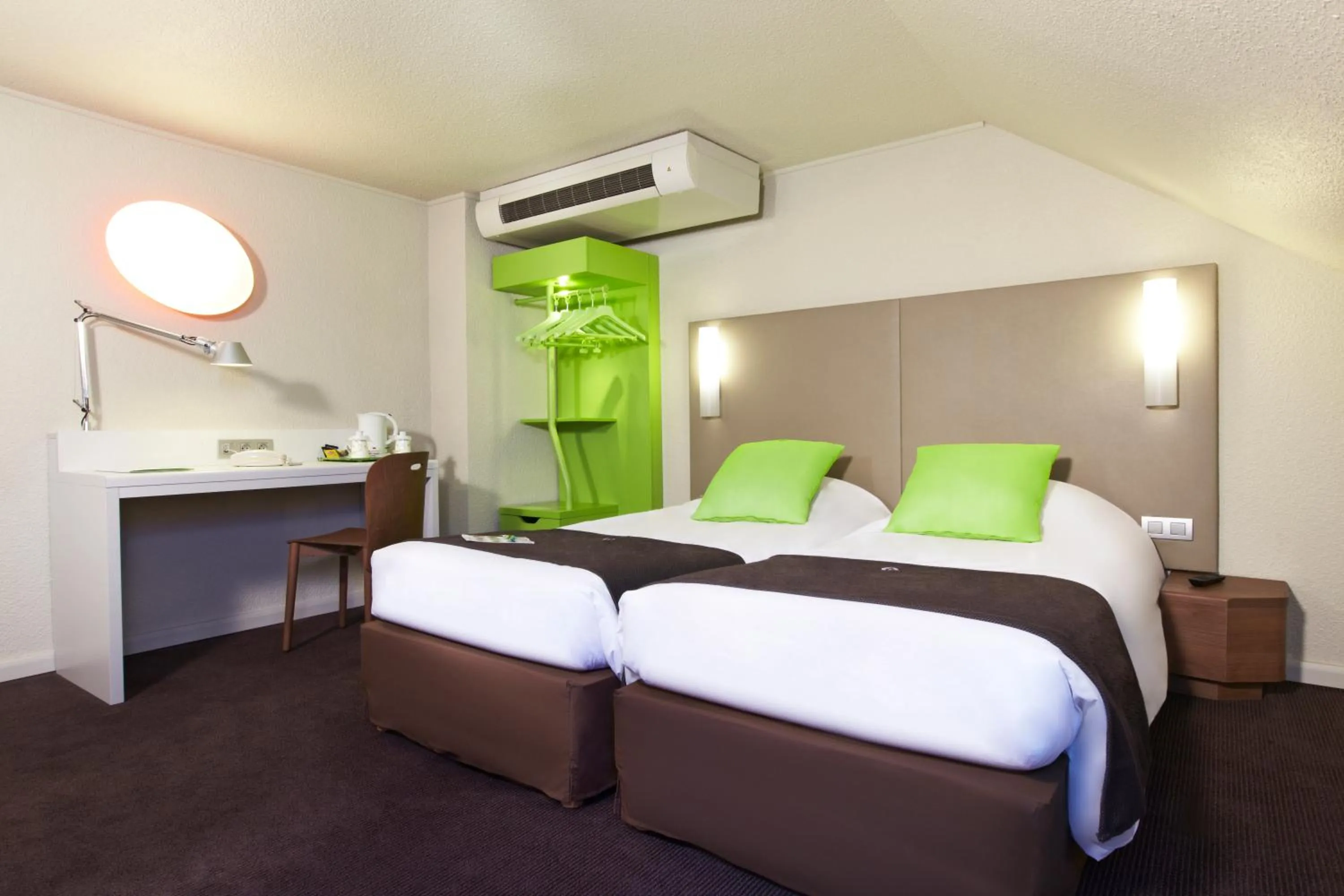 Bedroom, Bed in Campanile Dunkerque Sud - Loon Plage