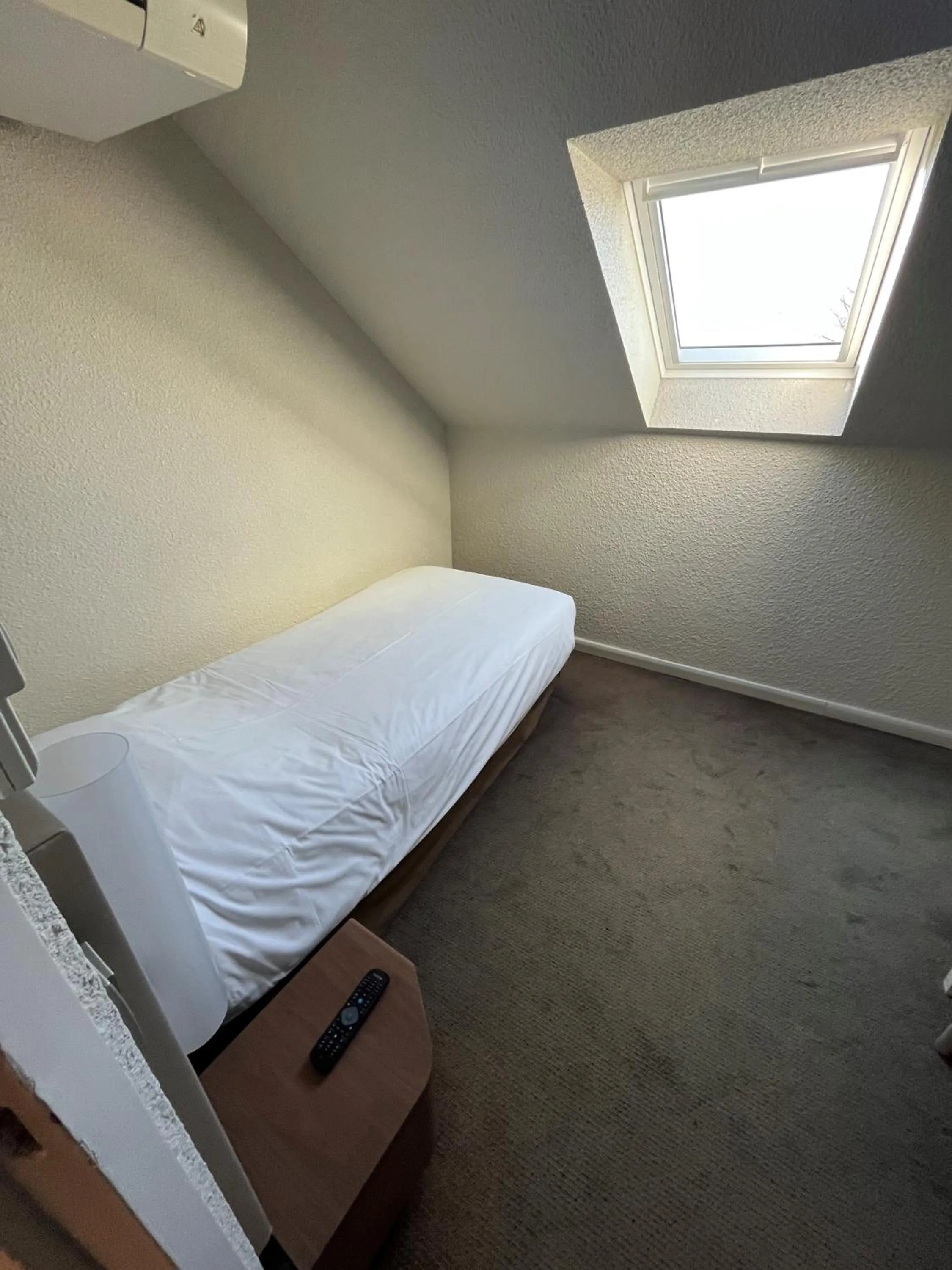 Bedroom, Bed in Campanile Dunkerque Sud - Loon Plage