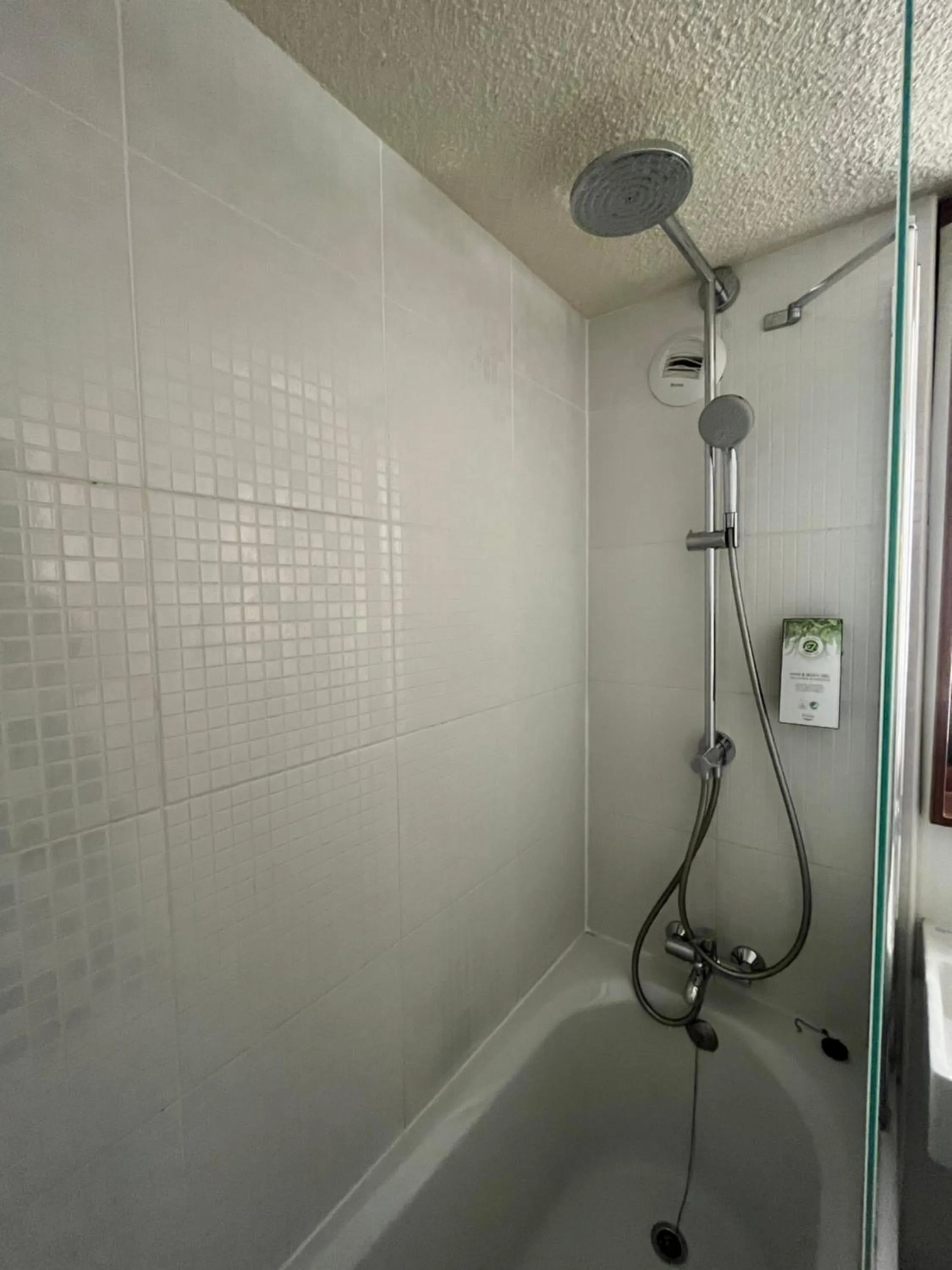 Bath in Campanile Dunkerque Sud - Loon Plage