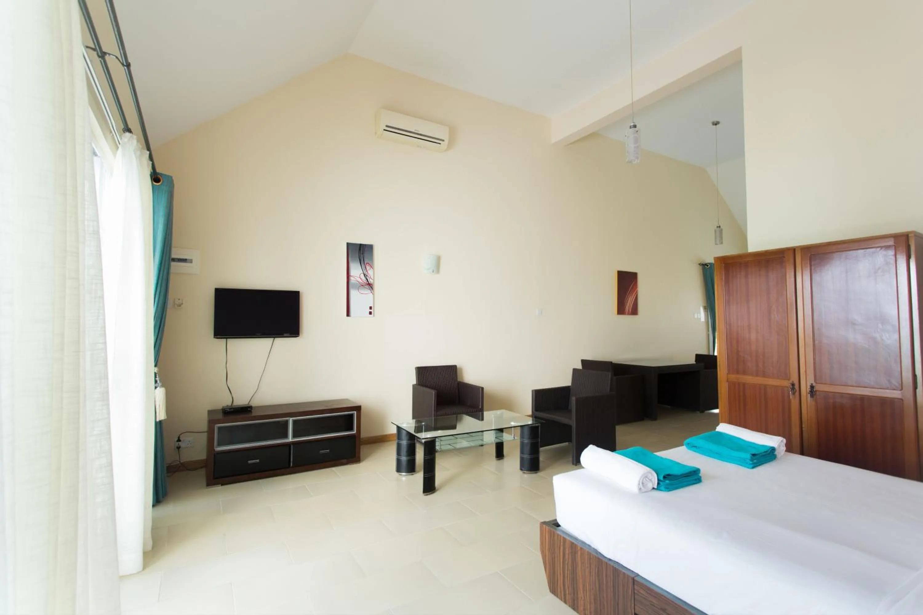 TV and multimedia, Bed in Garden Villas