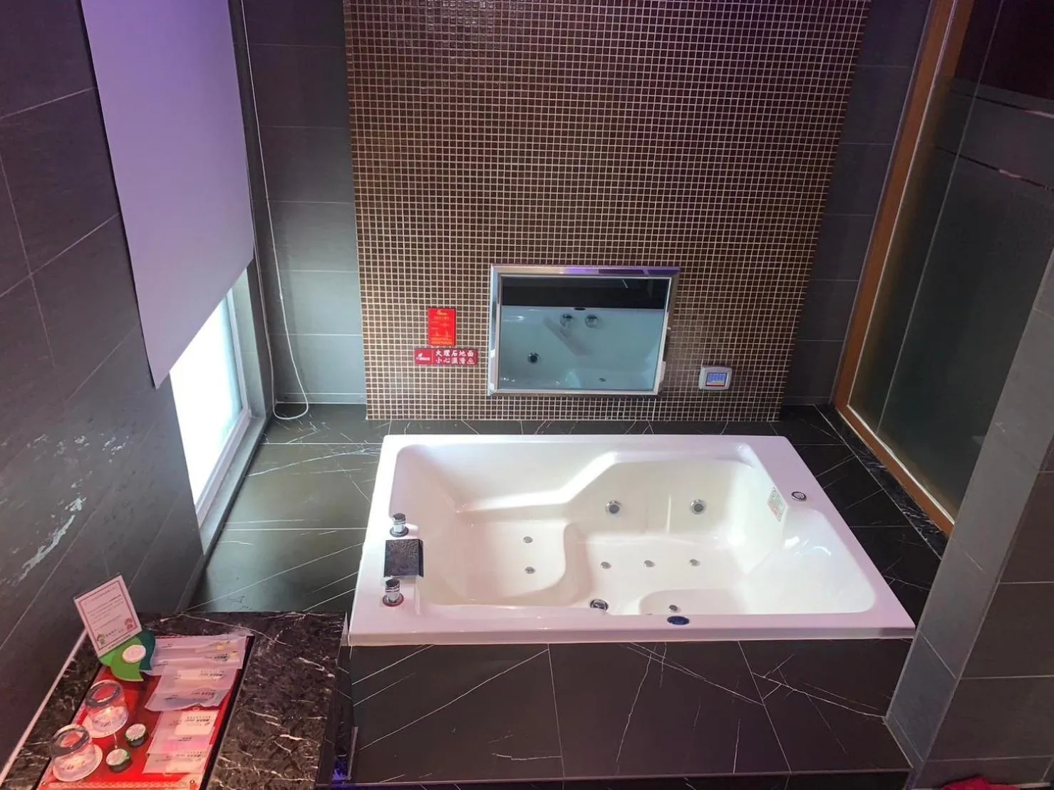 Bath in Norway Forest SPA Motel