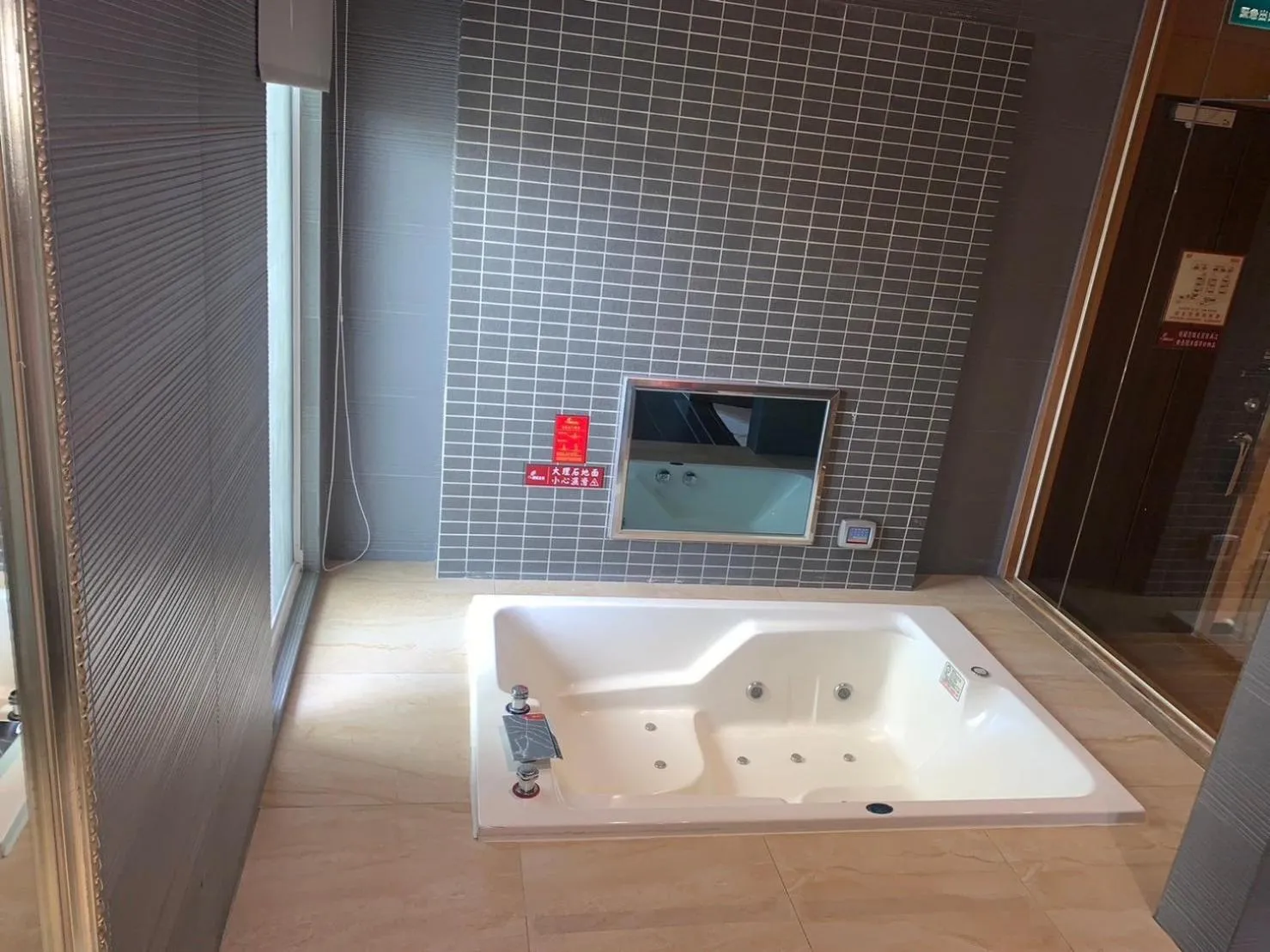 Bath in Norway Forest SPA Motel