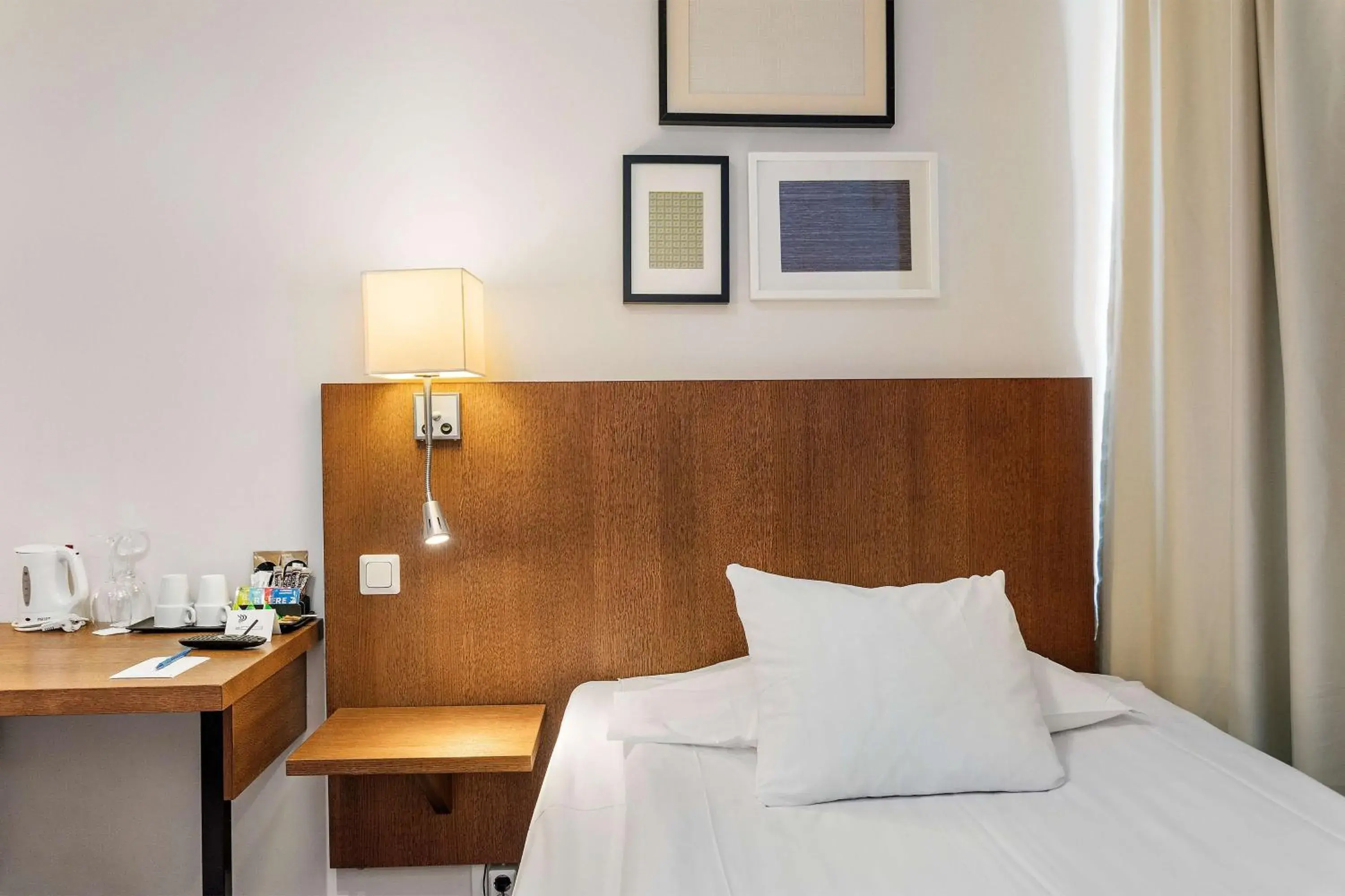 Classic Single Room in Best Western Plus Hotel Plaza Classic Single Room in Best Western Plus Hotel Plaza