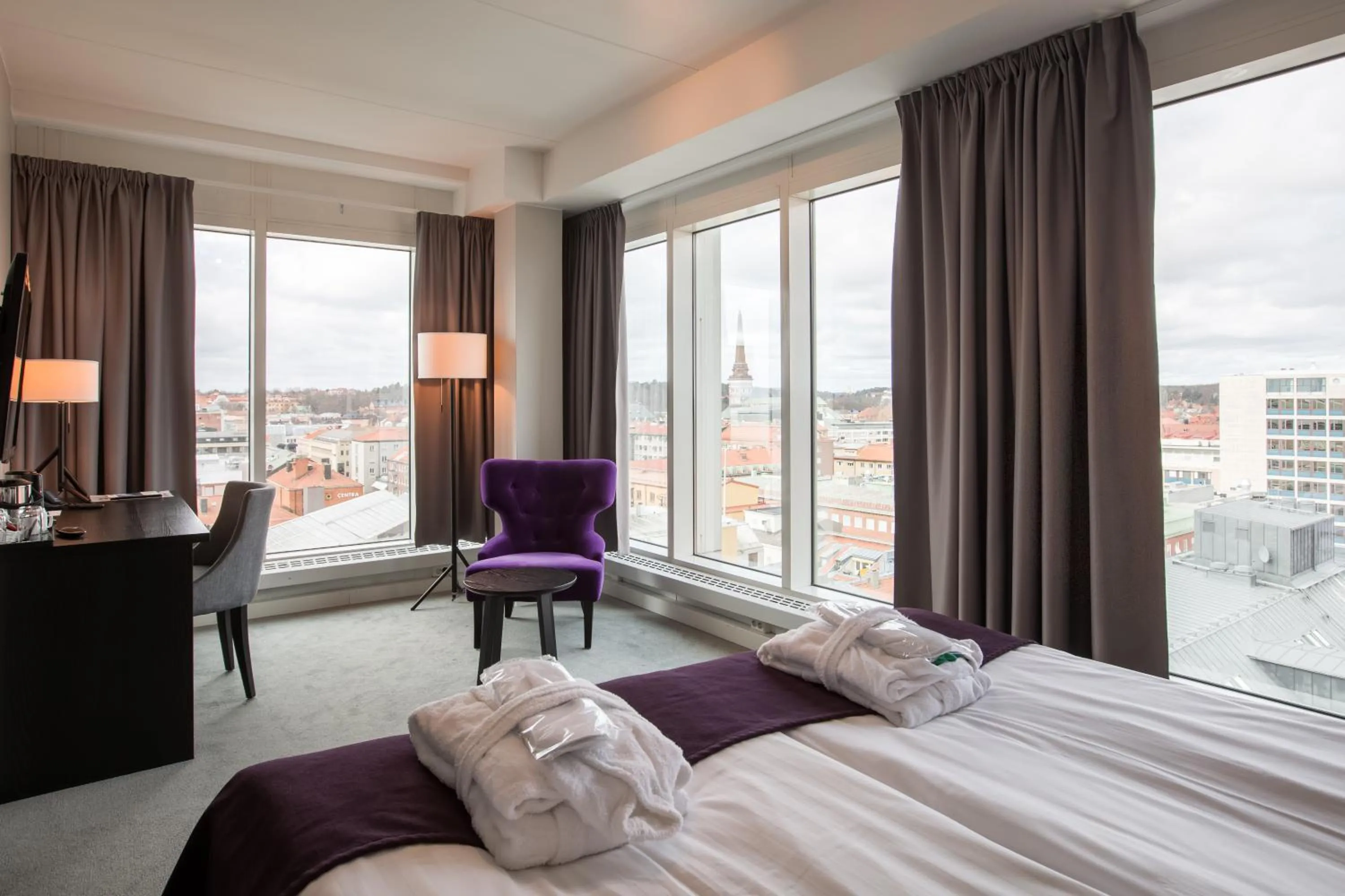 Photo of the whole room, Bed in Best Western Plus Hotel Plaza