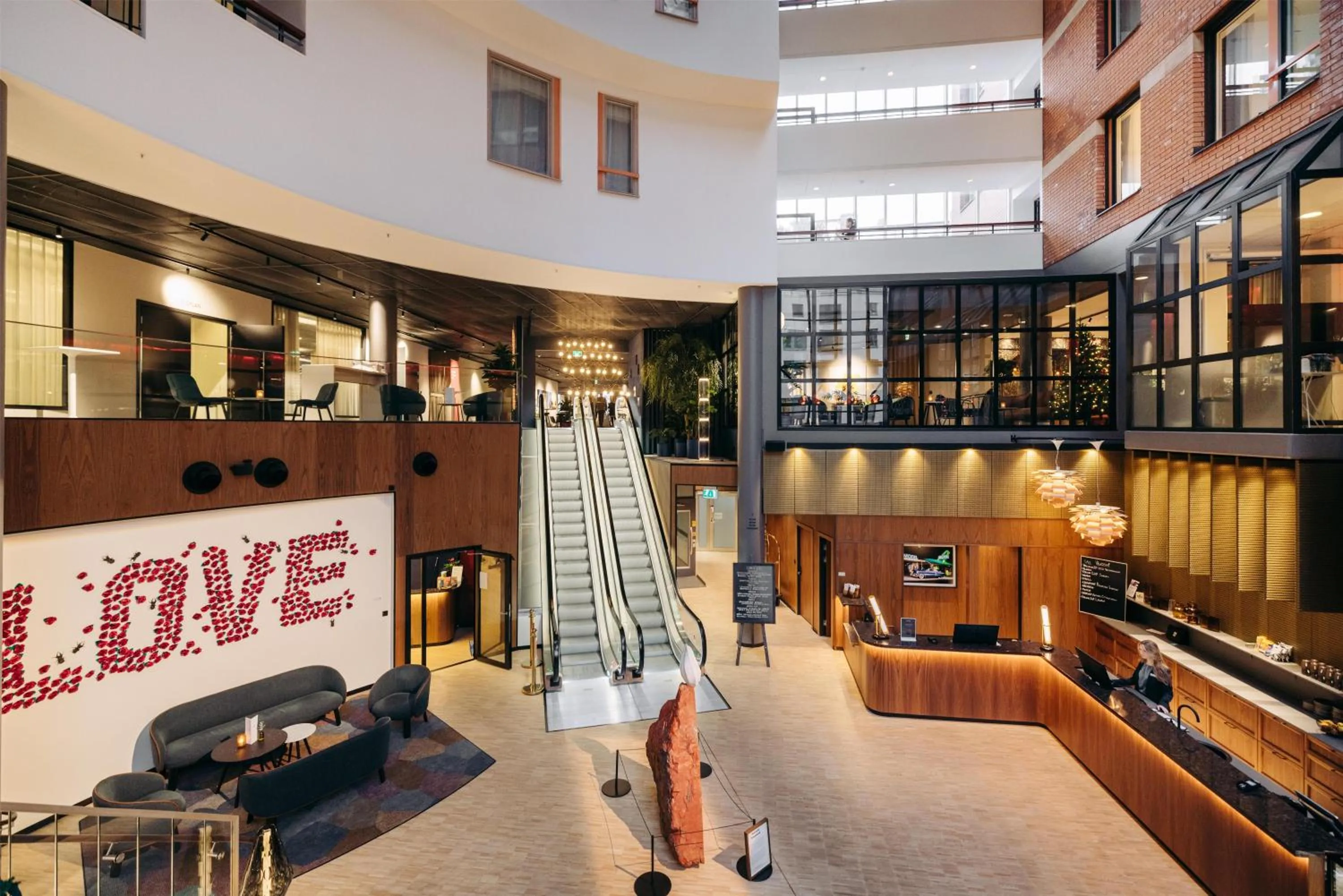 Lobby or reception in Best Western Plus Hotel Plaza