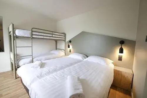 Family Room in Brit Hotel Essentiel Arverne - Clermont-Ferrand Sud Family Room in Brit Hotel Essentiel Arverne - Clermont-Ferrand Sud