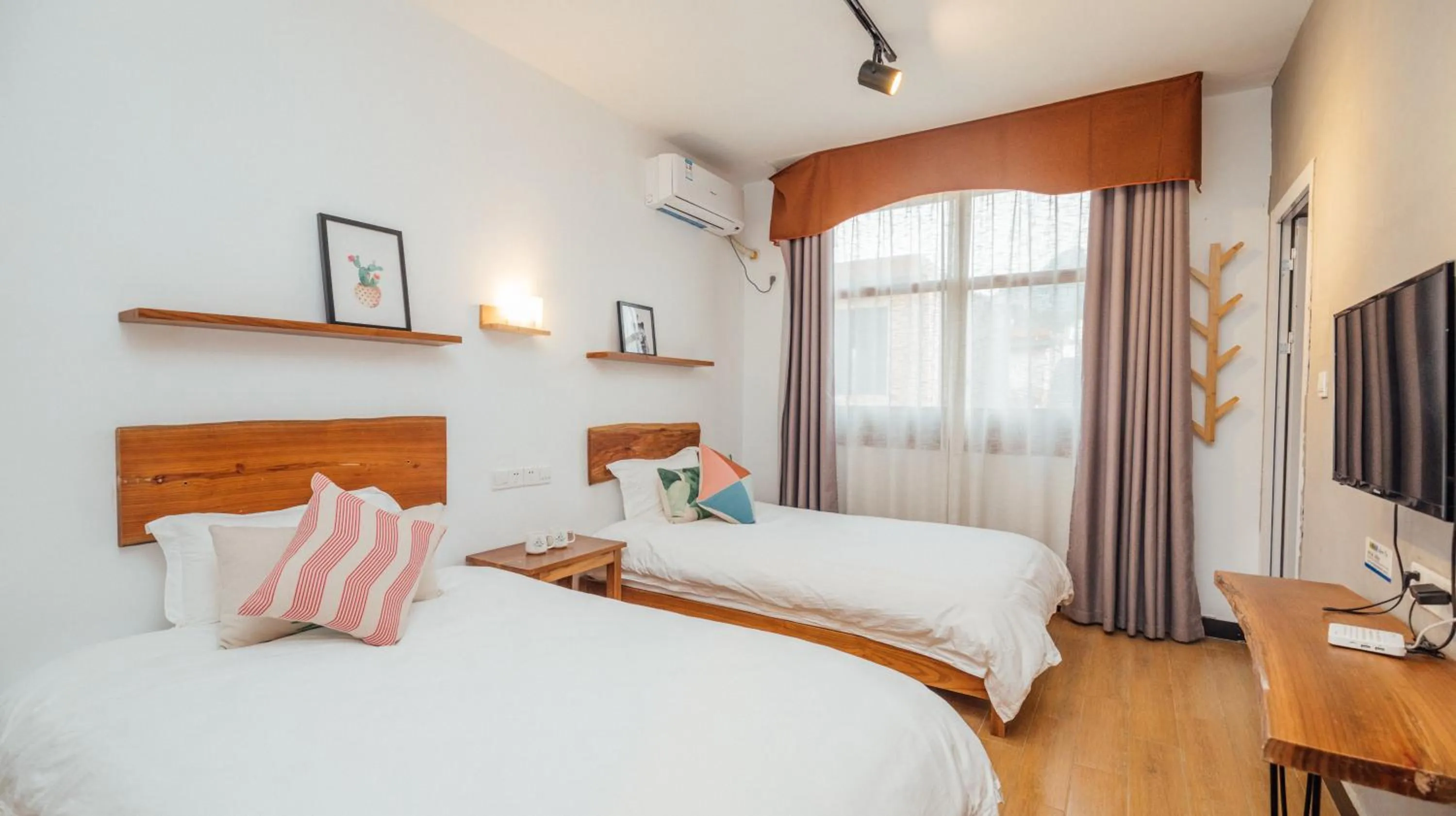 Zhangjiajie Zhijue Art Hotel