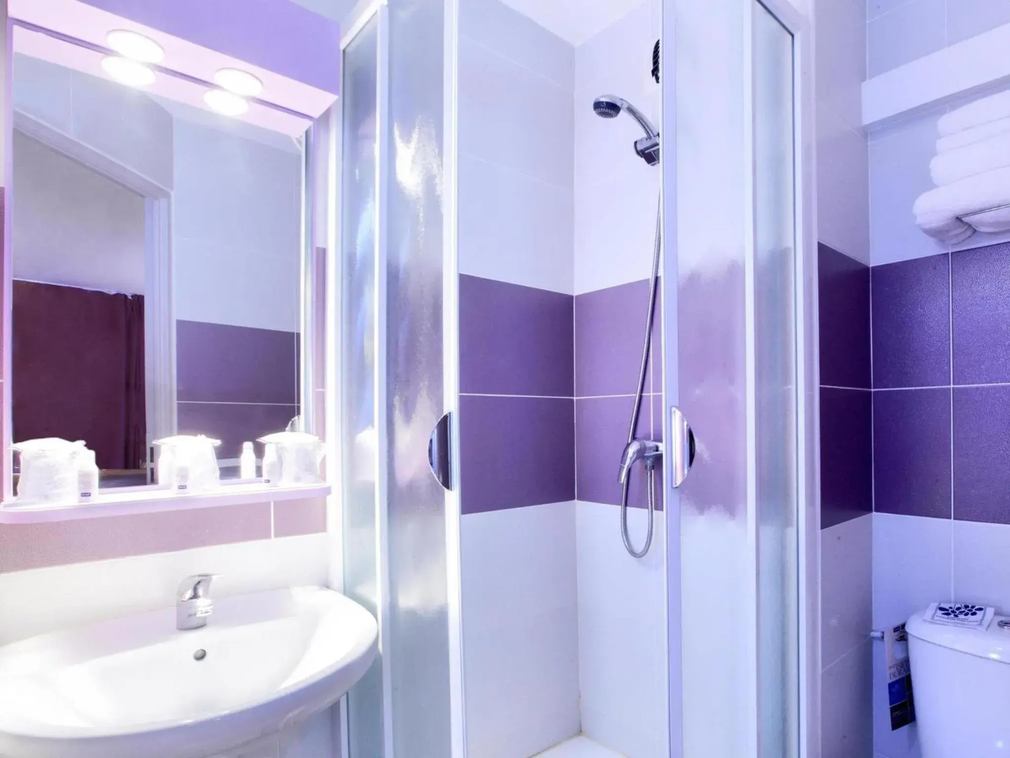 Double Room in Kyriad Direct Arles Double Room in Kyriad Direct Arles