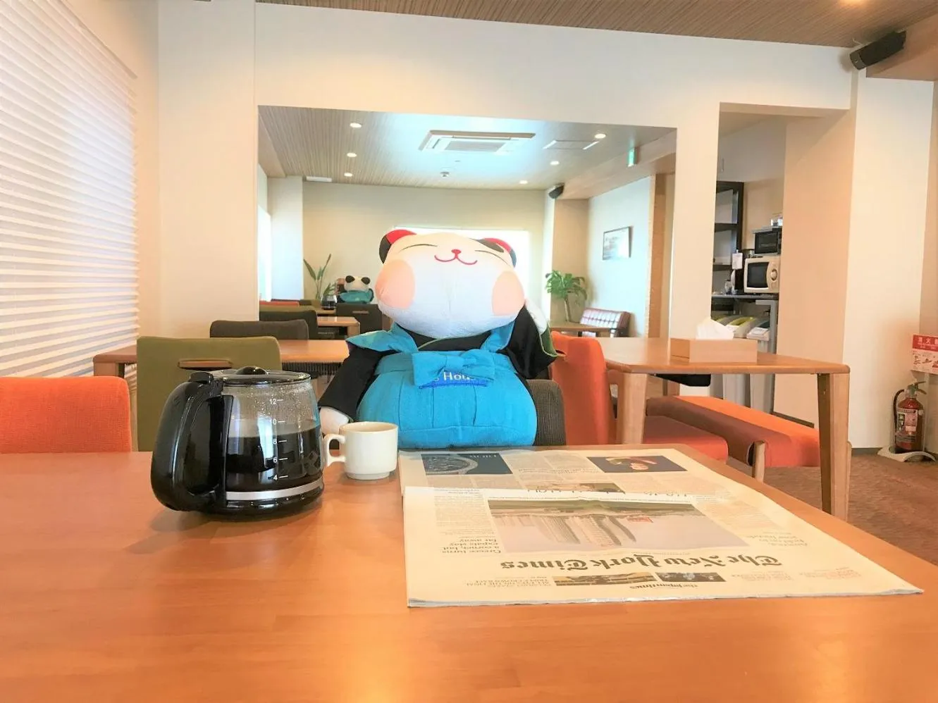 Communal lounge/ TV room in K's House Kanazawa - Travelers Hostel