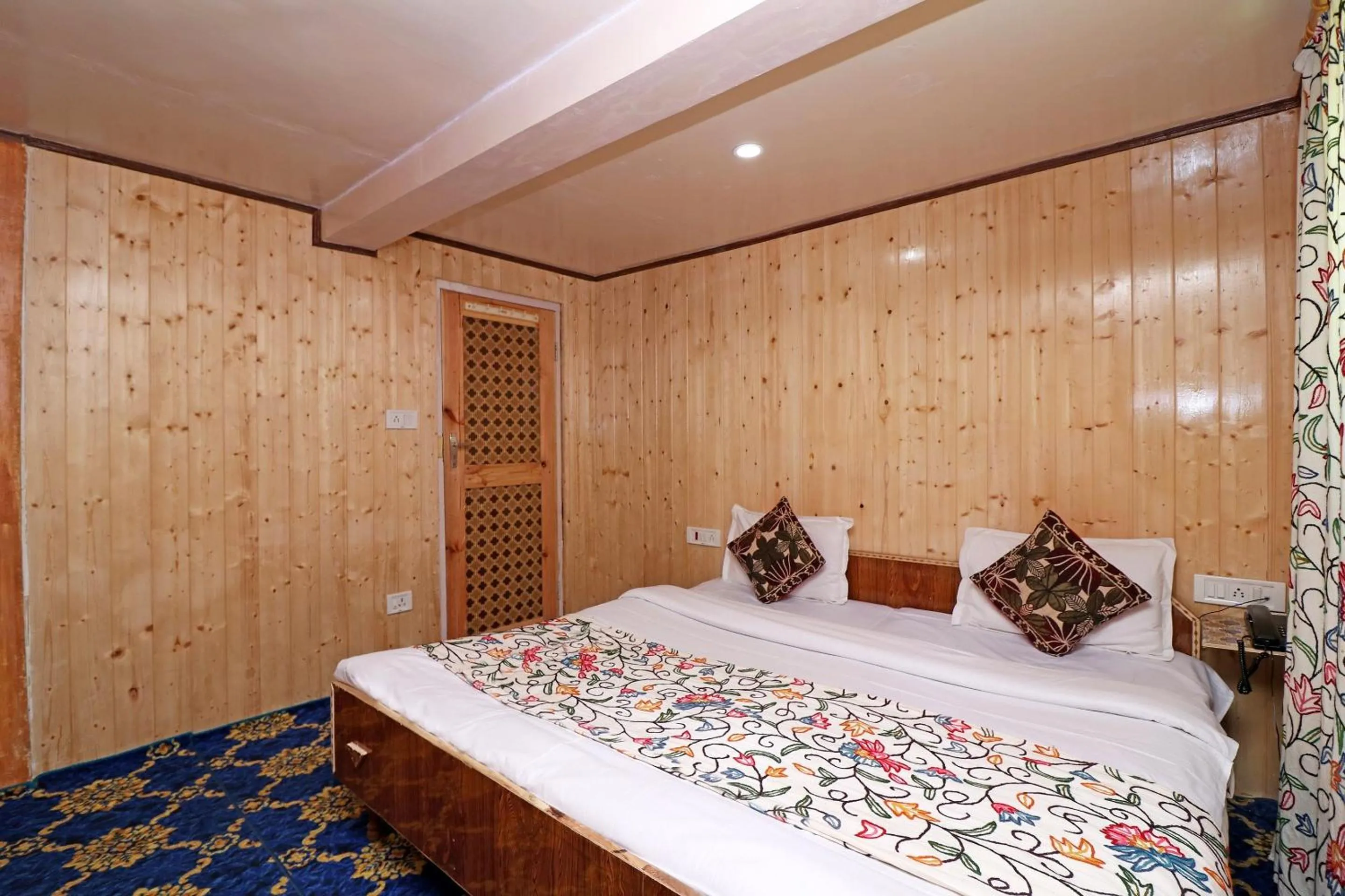 Bedroom, Bed in Hotel Bright Palace