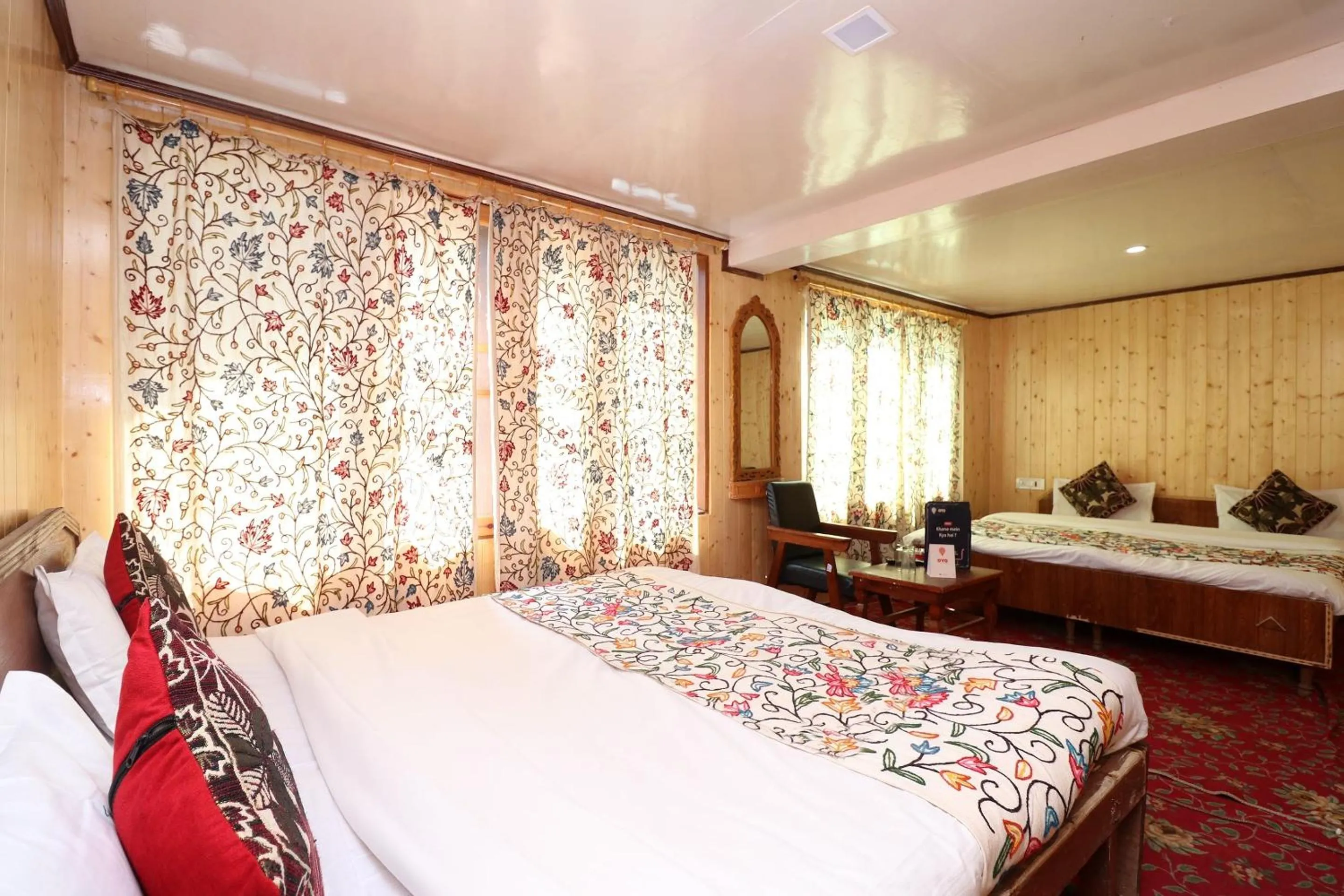 Bedroom, Bed in Hotel Bright Palace