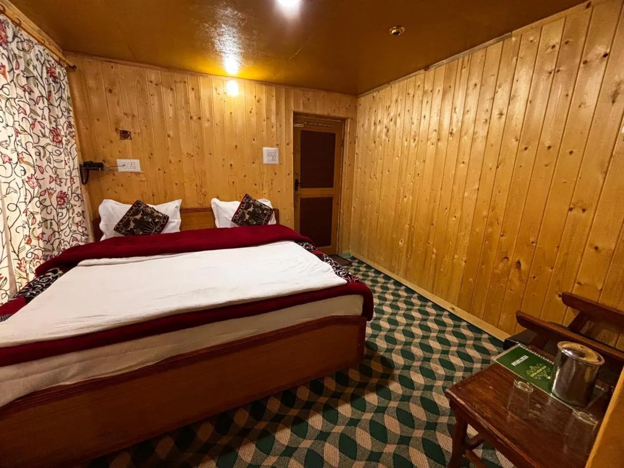 Bed in Hotel Bright Palace