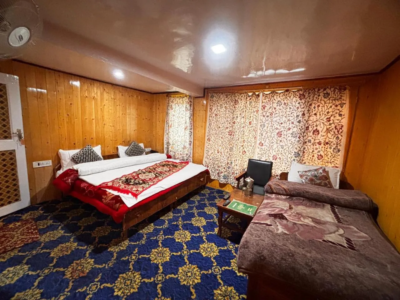 Bed in Hotel Bright Palace