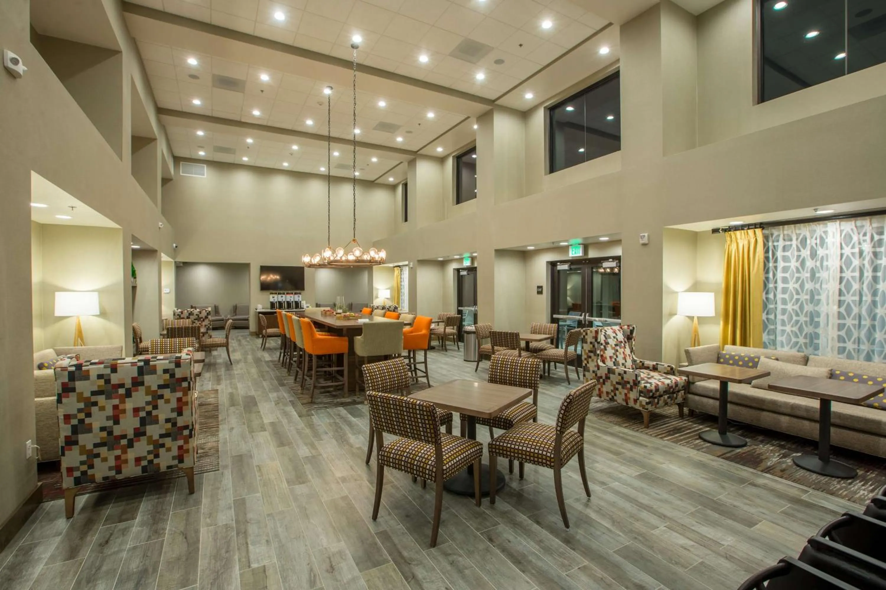 Dining area in Hampton Inn & Suites Buellton/Santa Ynez Valley, Ca