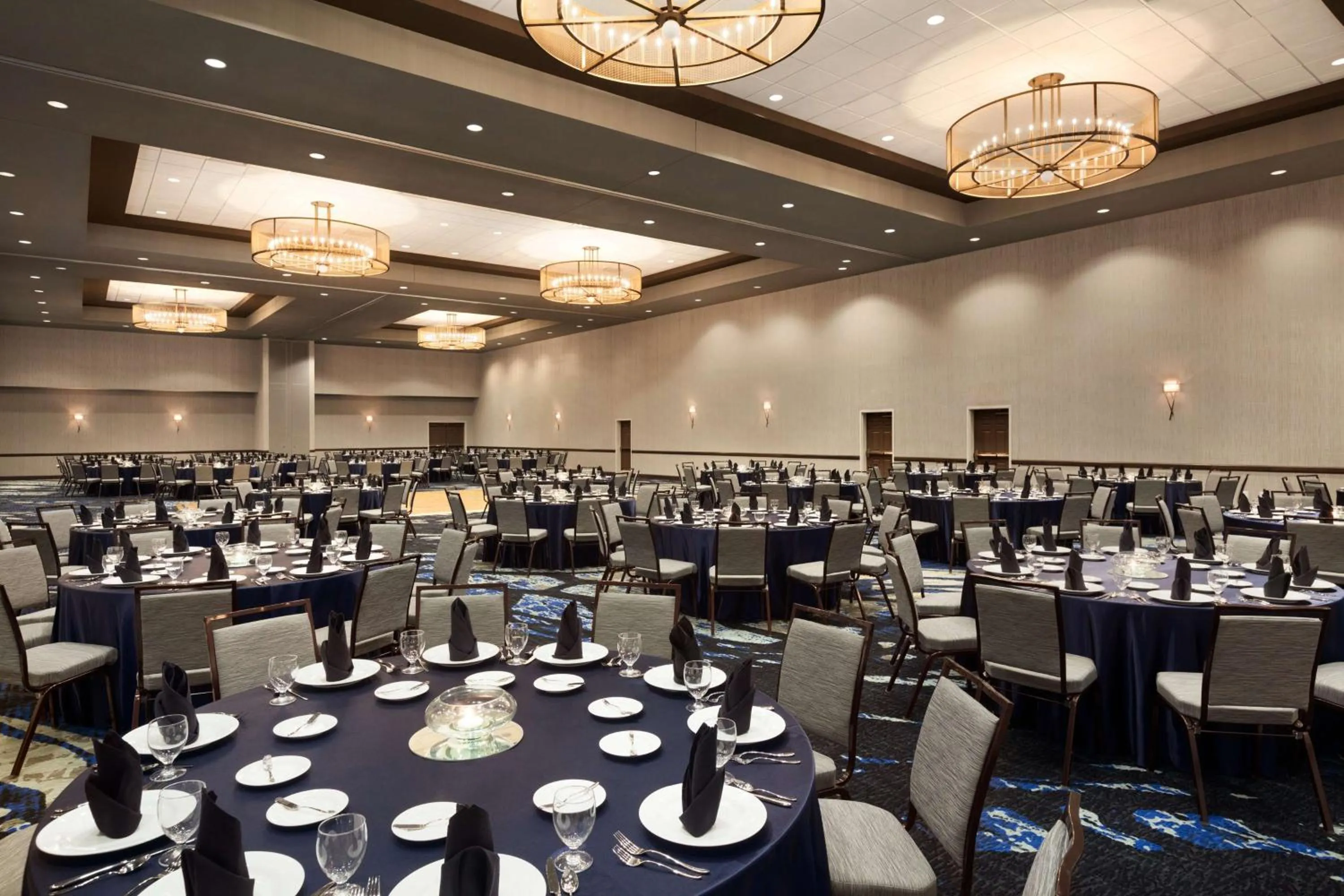 Dining area in Embassy Suites San Antonio Brooks City Base Hotel & Spa