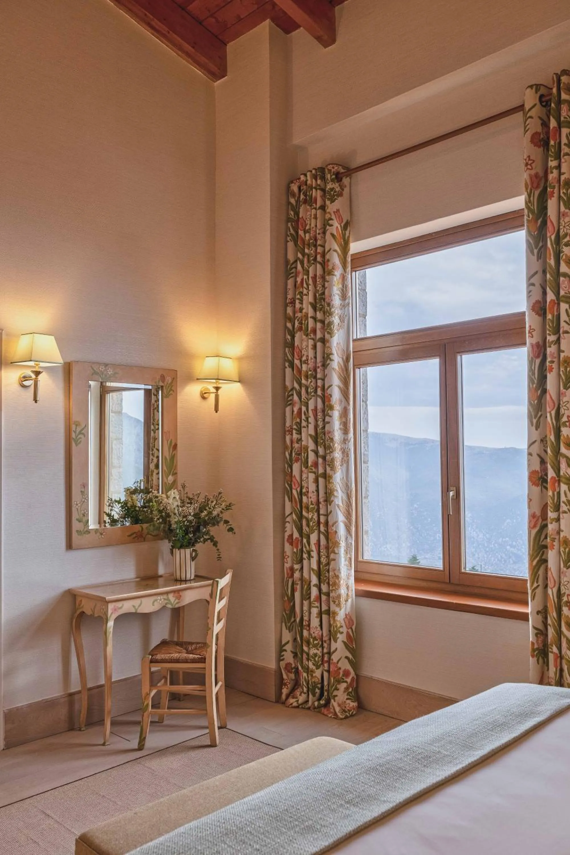 Bed in Santa Marina Arachova Resort & Spa