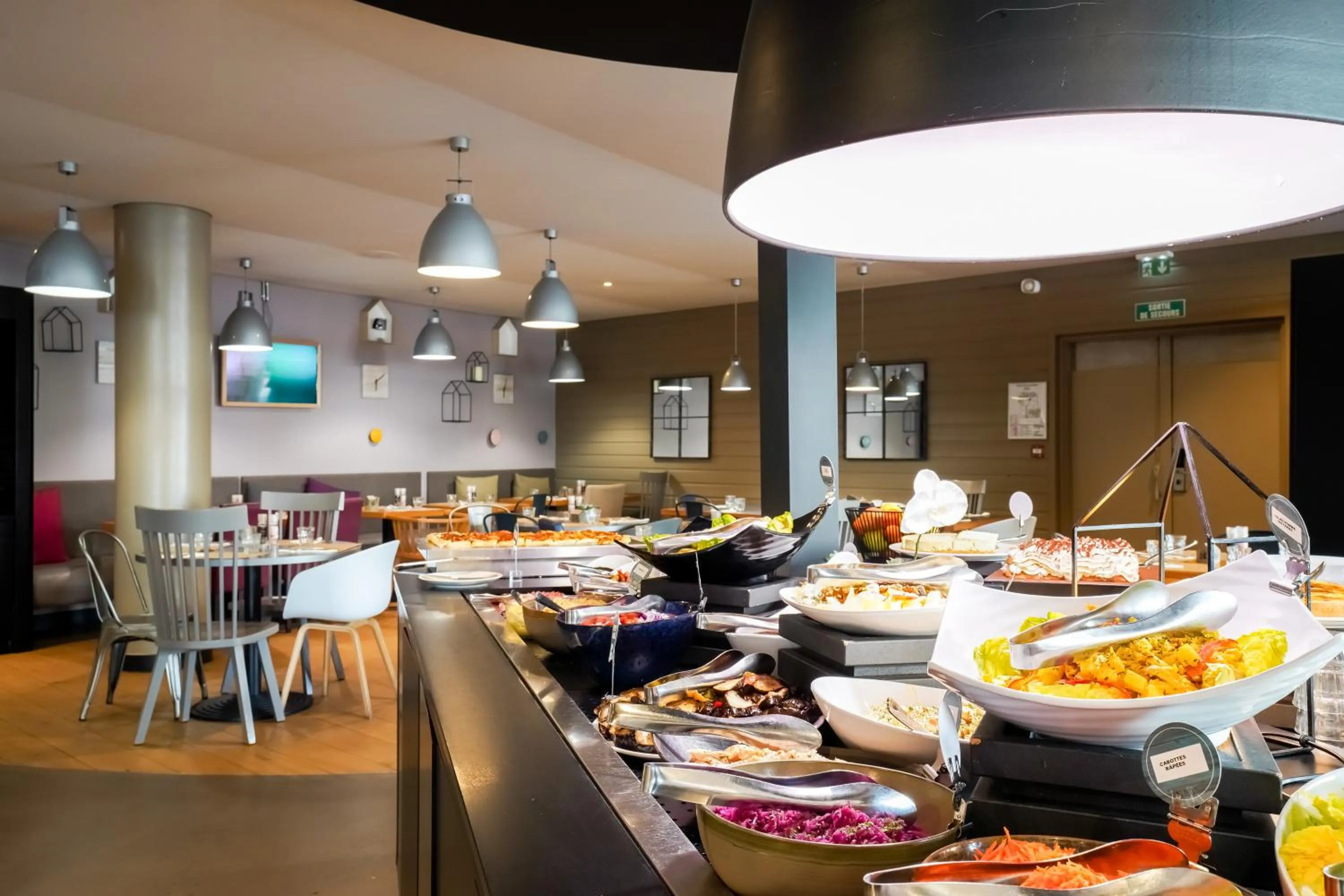 Restaurant/places to eat in Campanile Paris Ouest - Pont de Suresnes