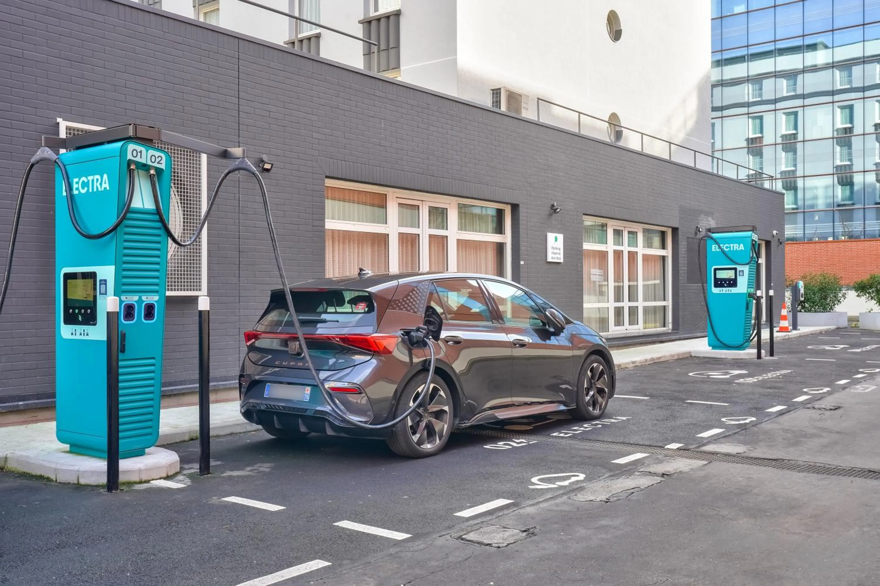 Parking in Campanile Paris Ouest - Pont de Suresnes