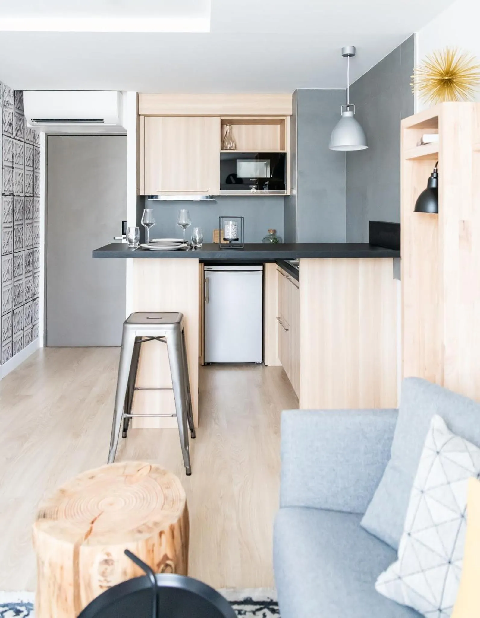 TV and multimedia in Campanile Paris Ouest - Pont de Suresnes