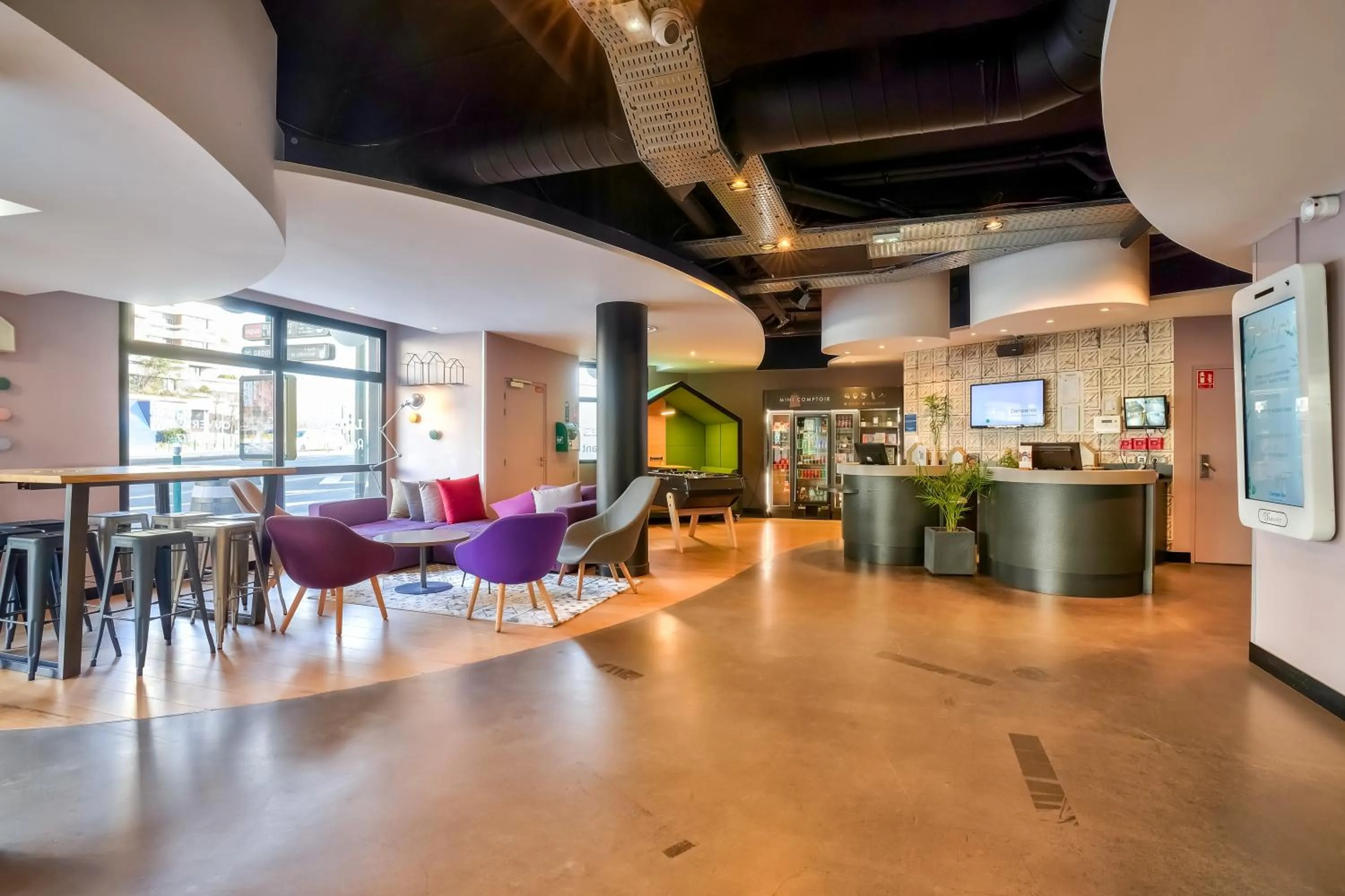 Lobby or reception in Campanile Paris Ouest - Pont de Suresnes