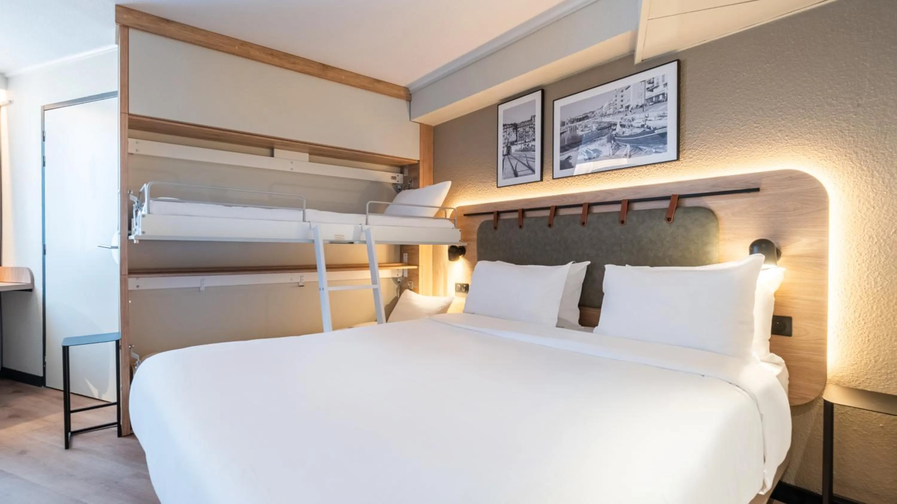 Bed in Campanile Paris Ouest - Pont de Suresnes