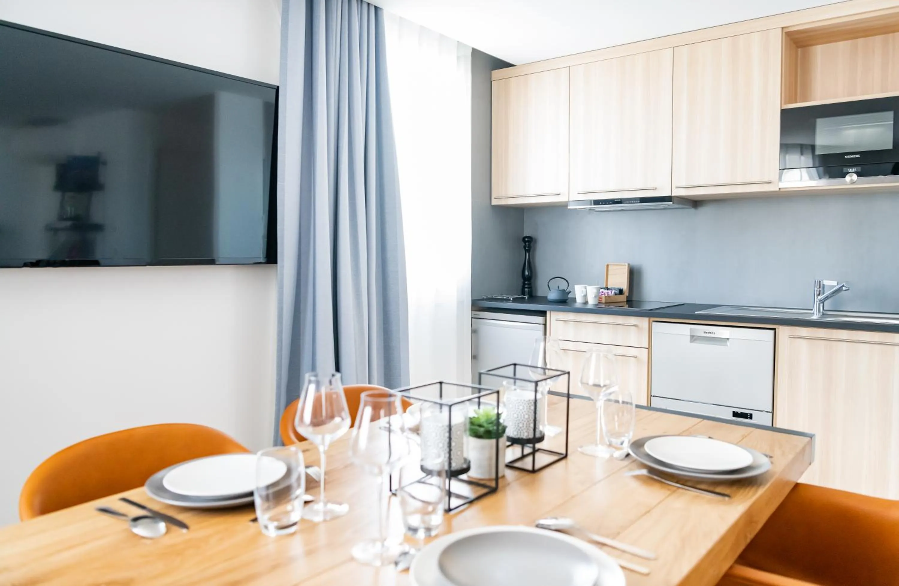 TV and multimedia in Campanile Paris Ouest - Pont de Suresnes