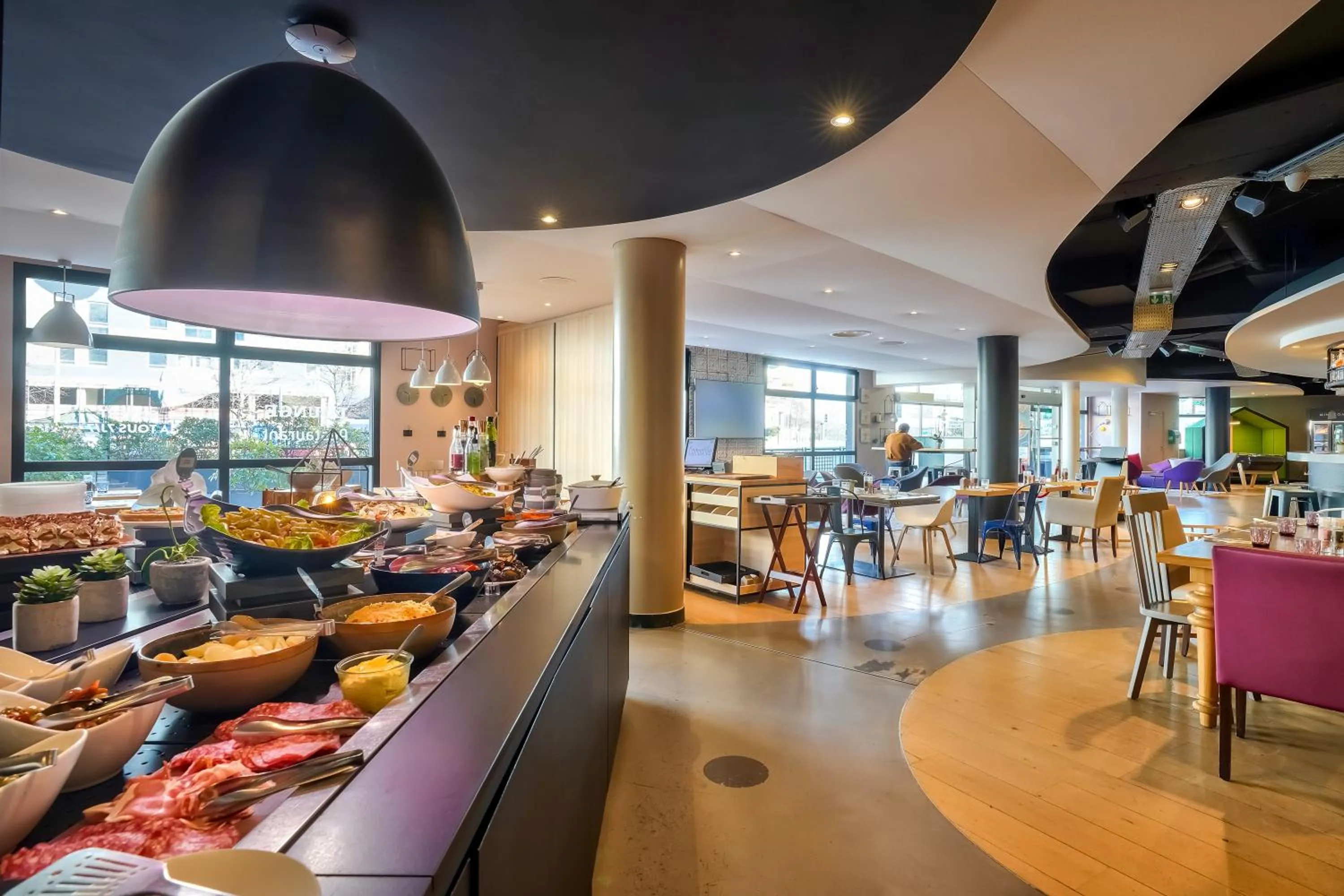 Restaurant/places to eat in Campanile Paris Ouest - Pont de Suresnes