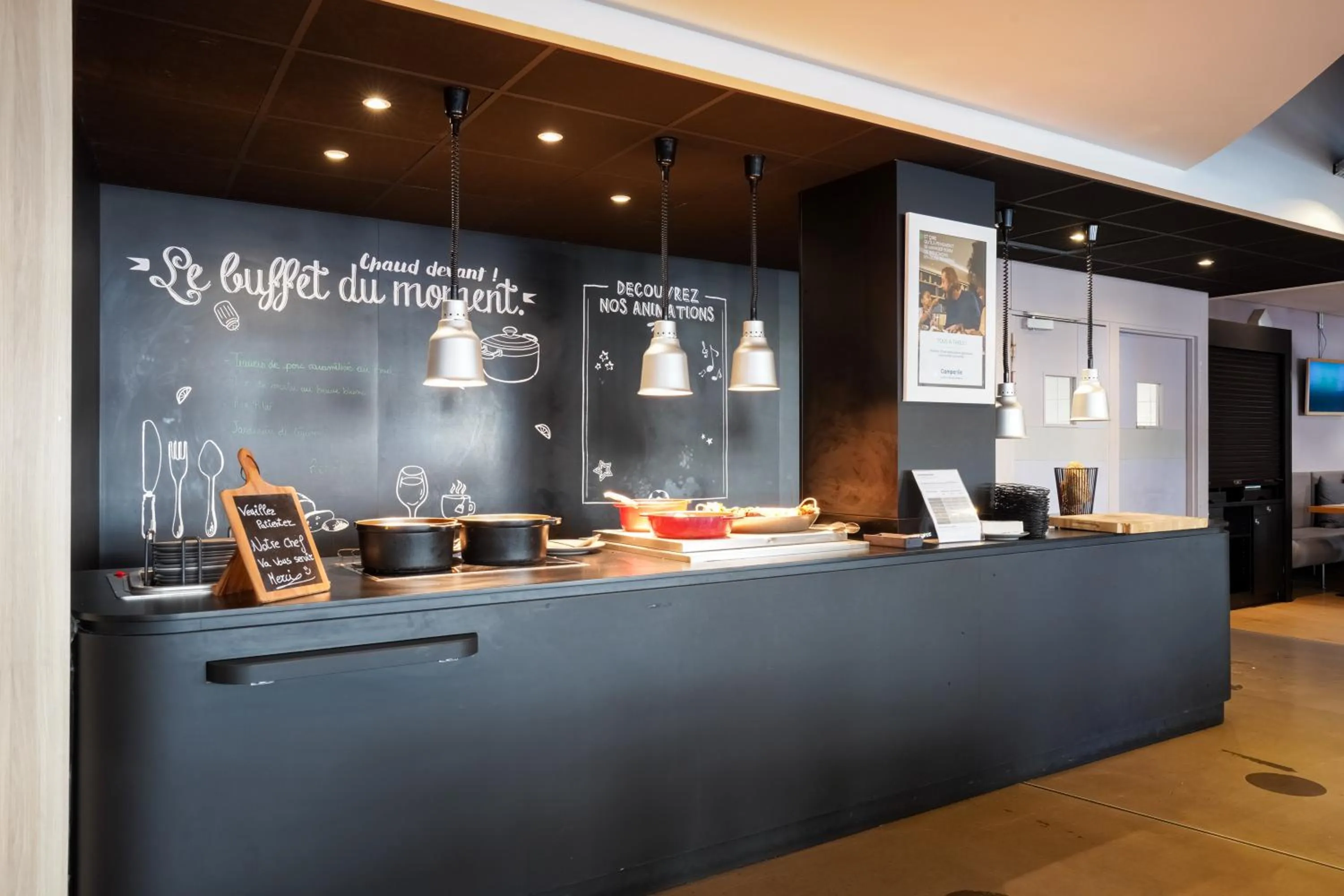 Restaurant/places to eat in Campanile Paris Ouest - Pont de Suresnes