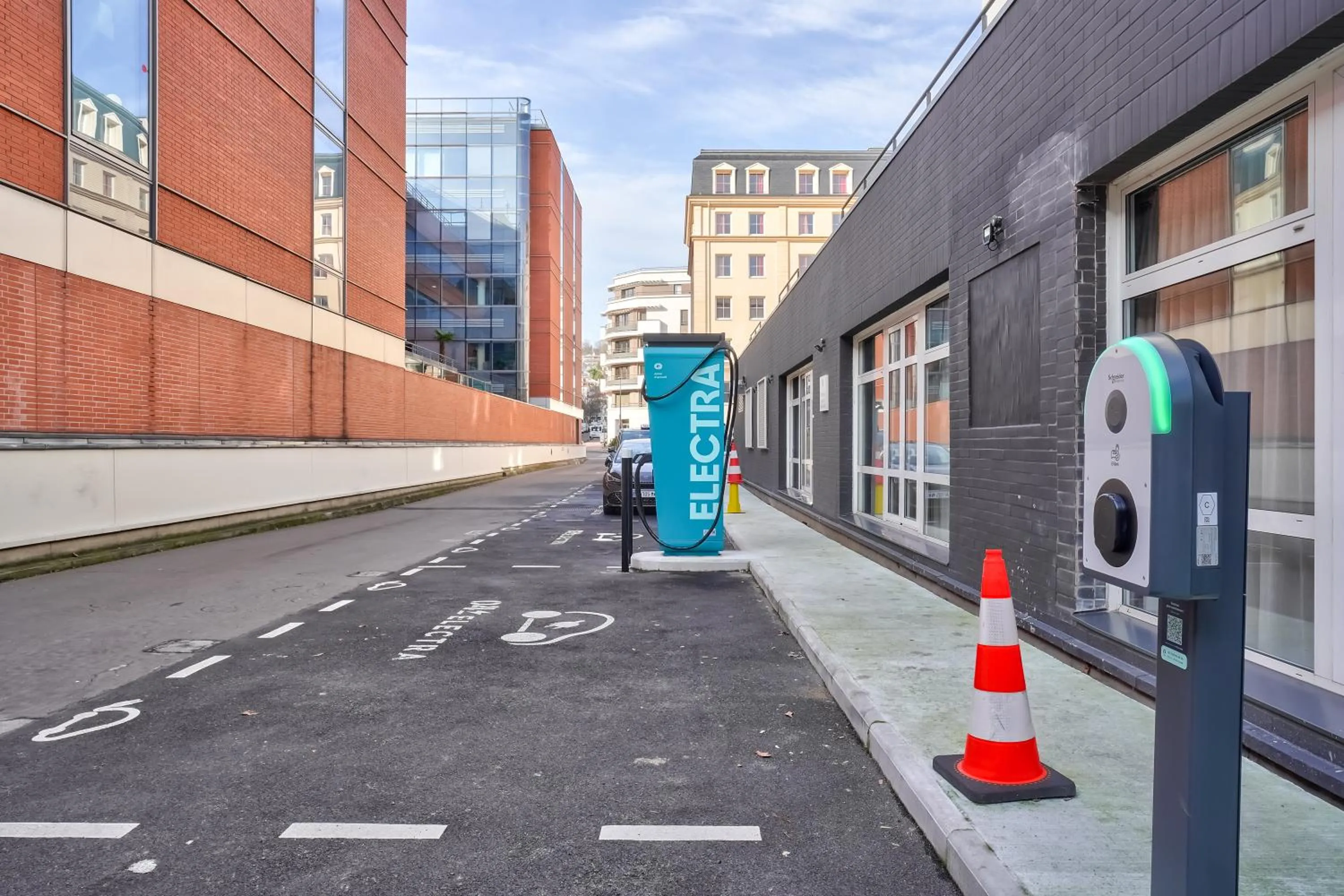 Parking in Campanile Paris Ouest - Pont de Suresnes