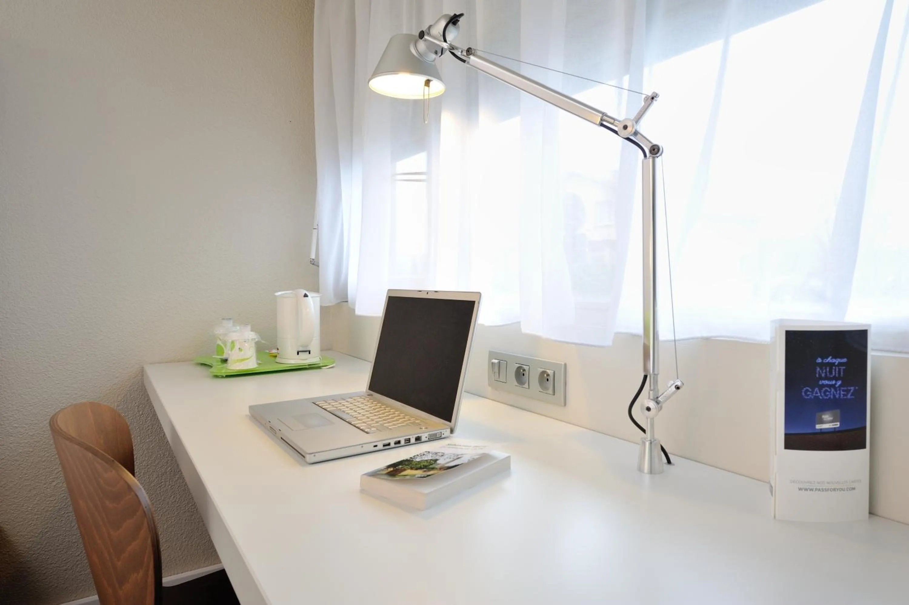 Seating area in Campanile Lyon Est Aéroport Saint Exupery