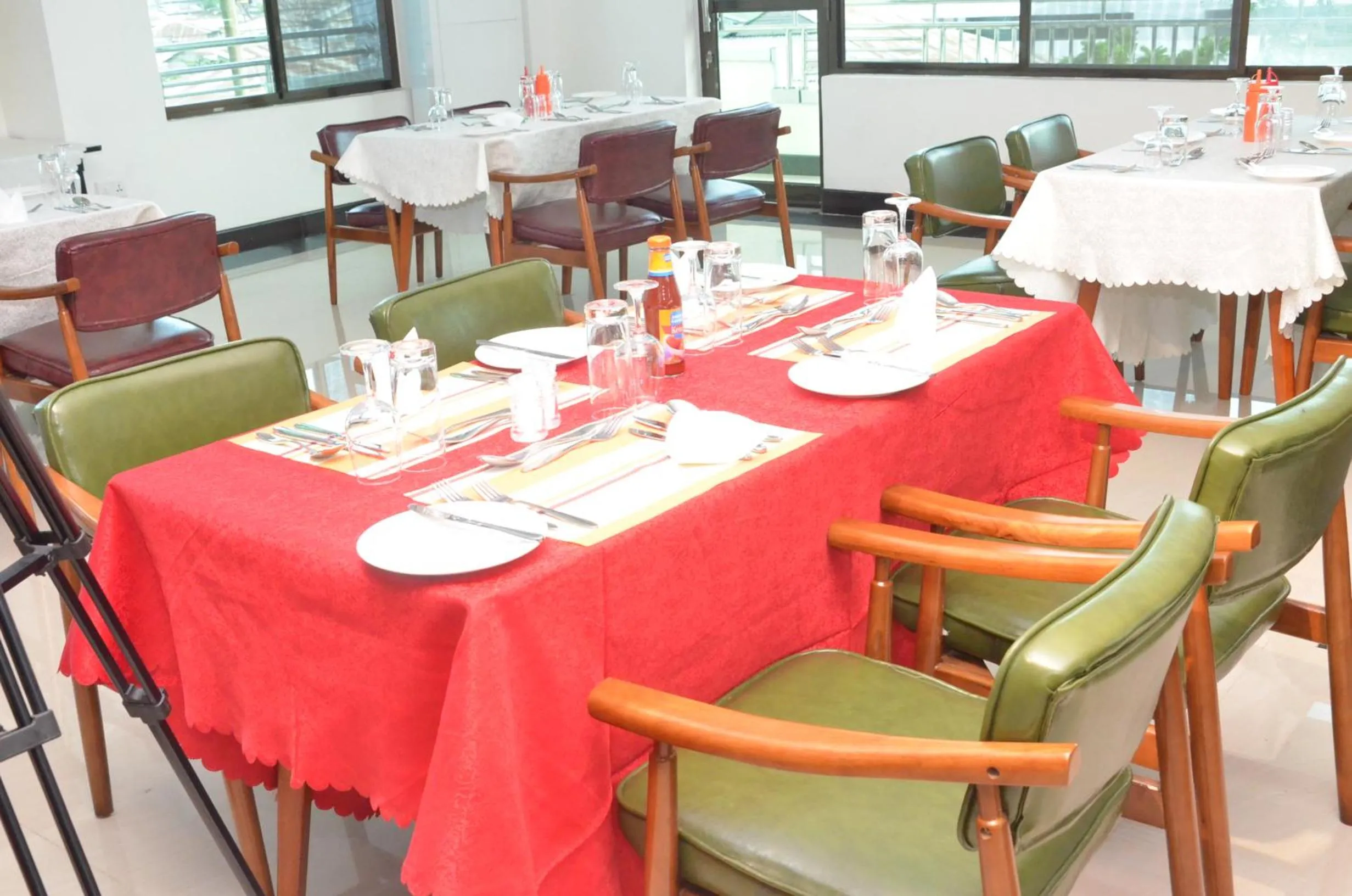 Restaurant/places to eat in Nefaland Hotel