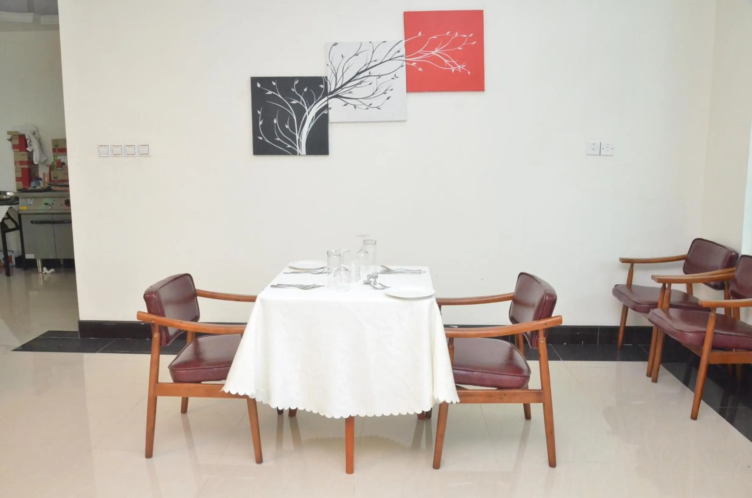 Restaurant/places to eat in Nefaland Hotel