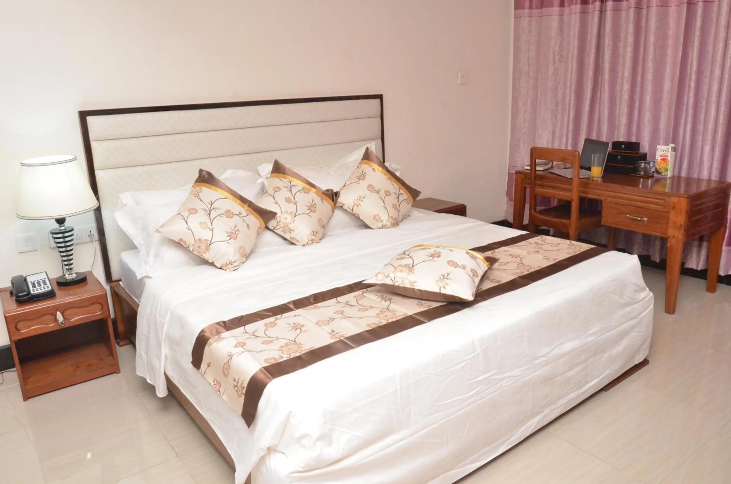 bunk bed, Bed in Nefaland Hotel