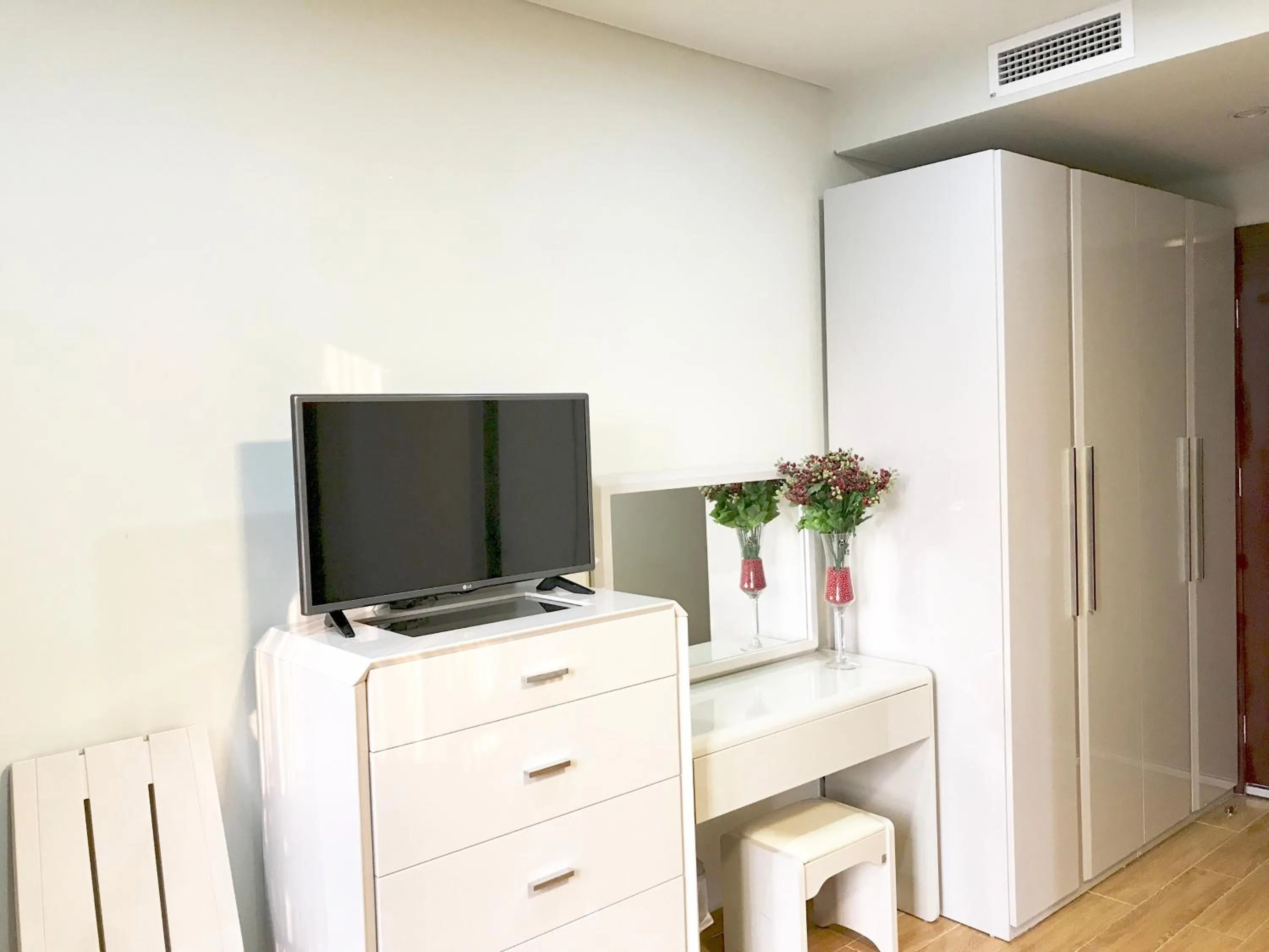 Photo of the whole room in F & F Hotel