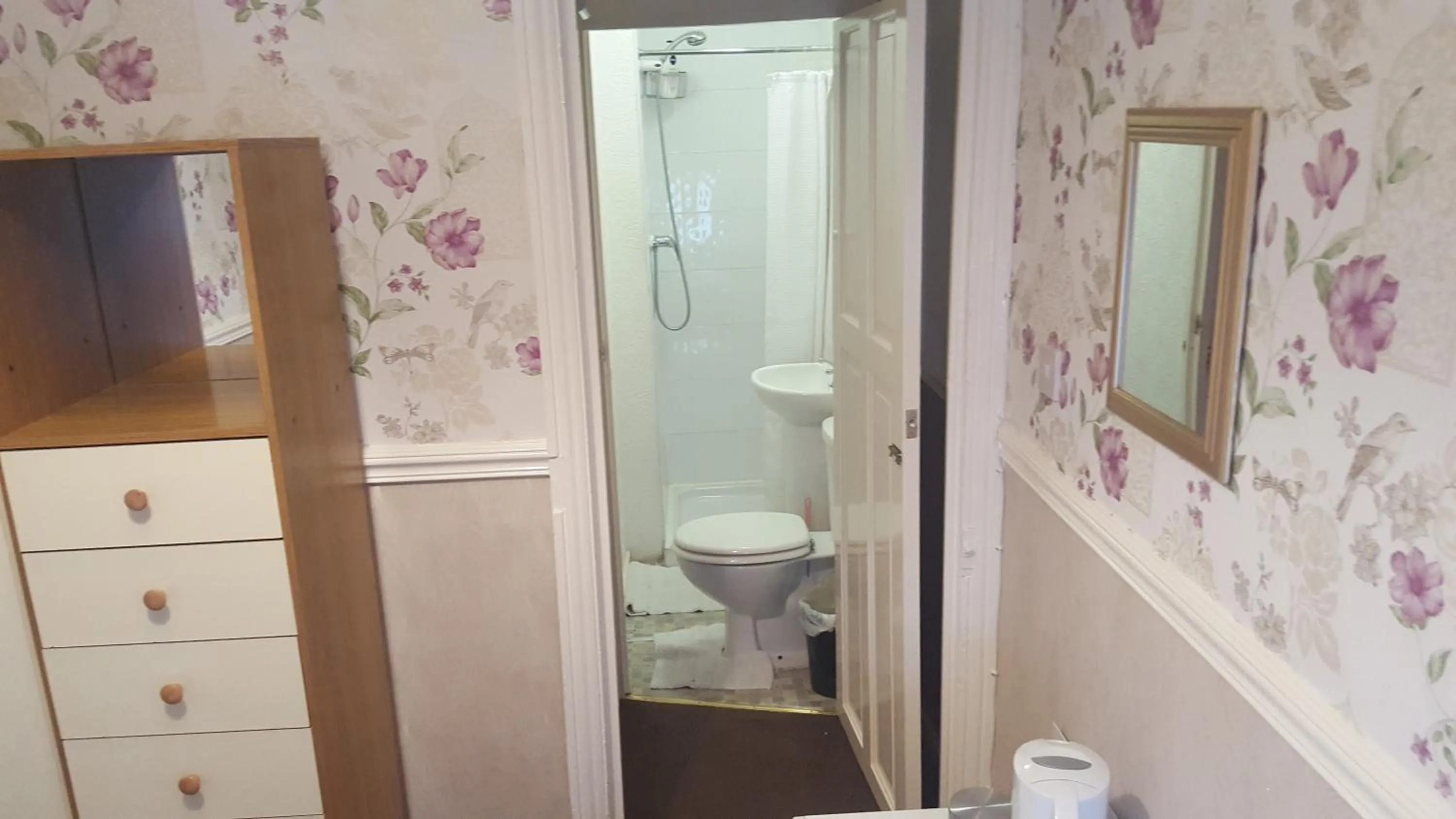 Bathroom in Hornby House Hotel