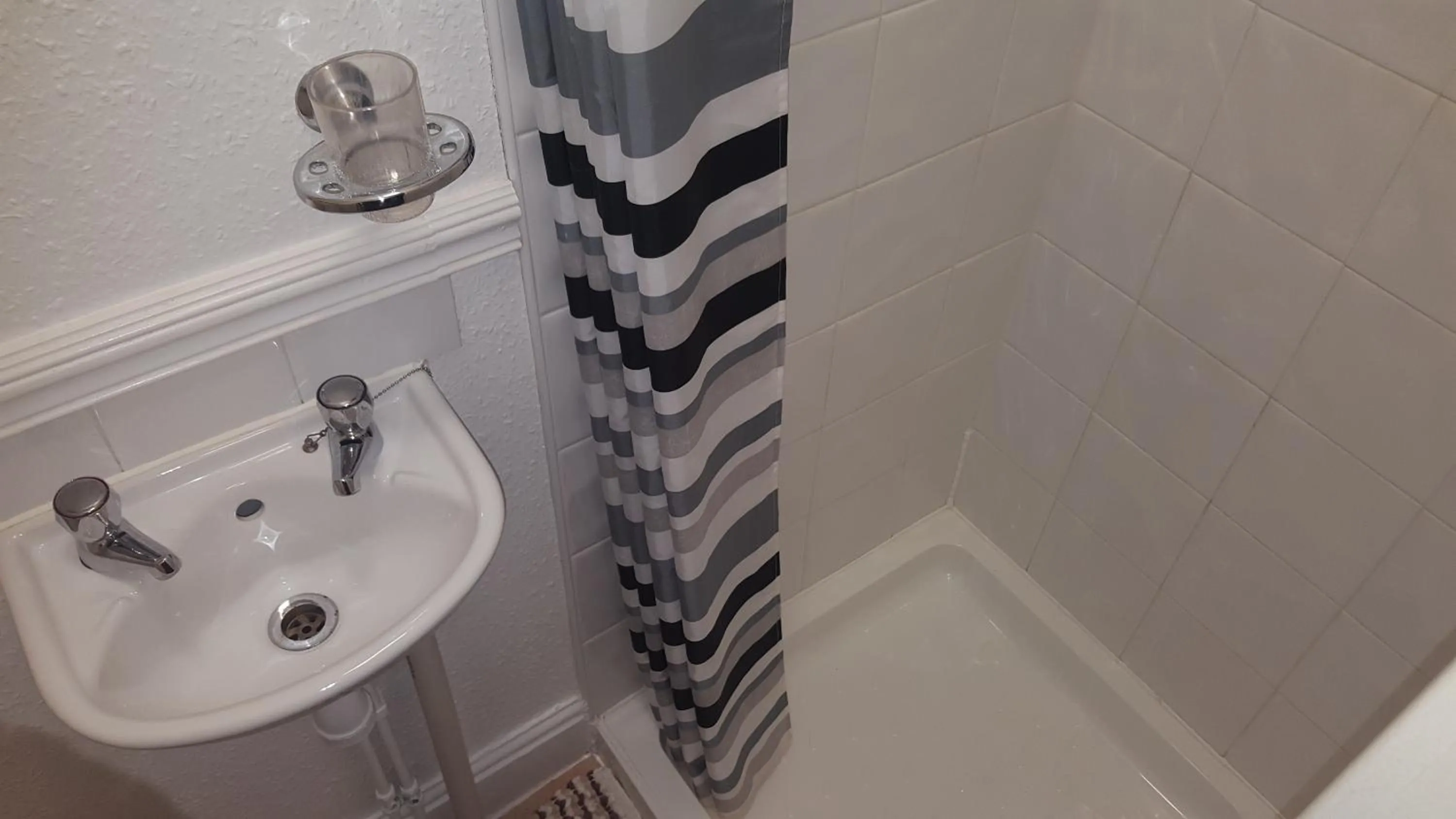 Bathroom in Hornby House Hotel