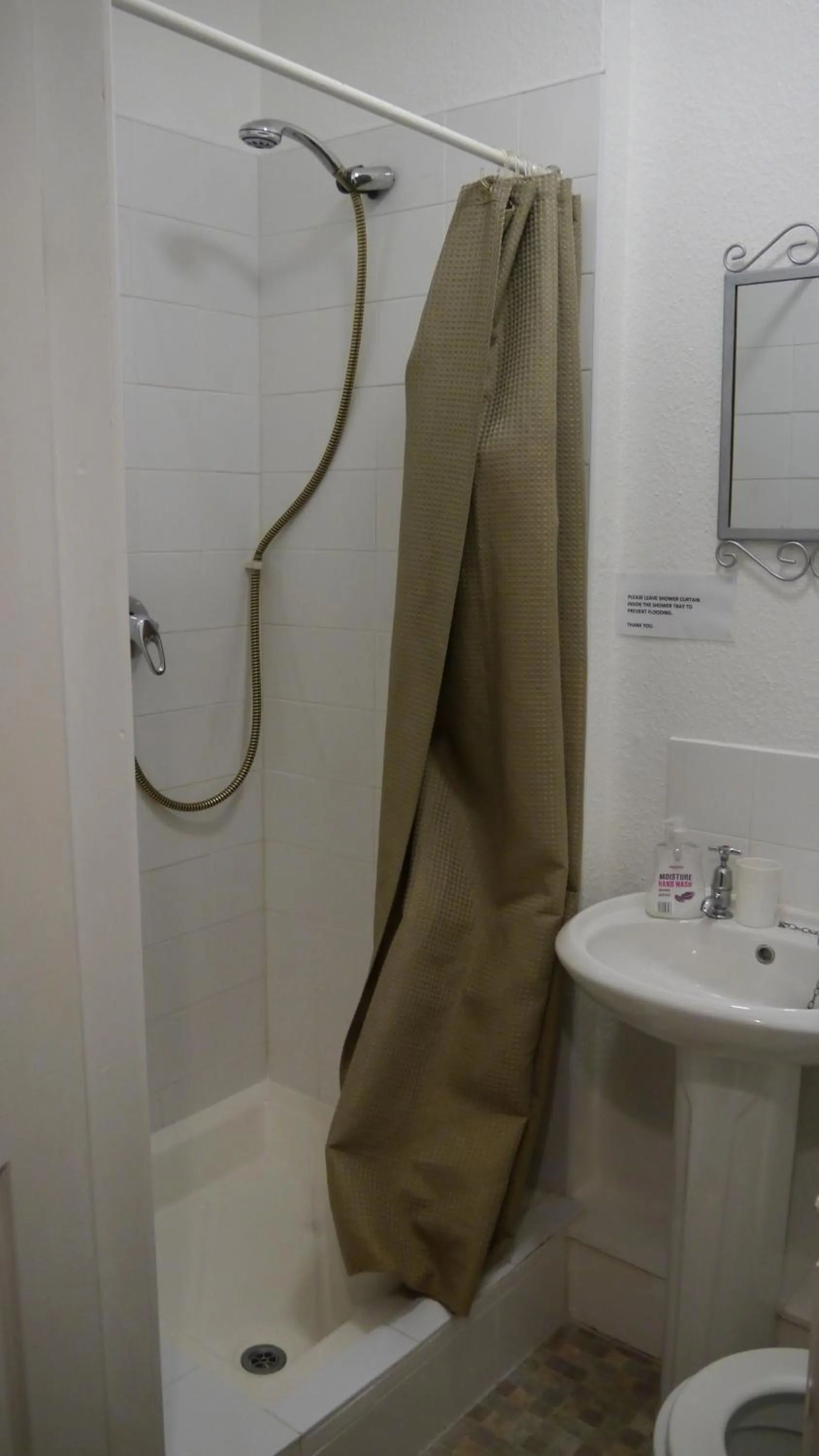 Bathroom in Hornby House Hotel