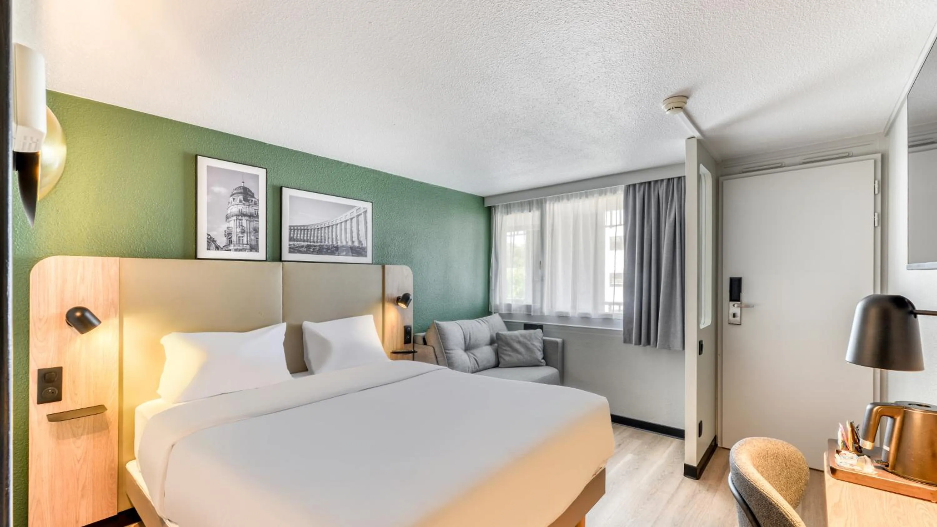 Photo of the whole room, Bed in Kyriad Niort - La Crèche