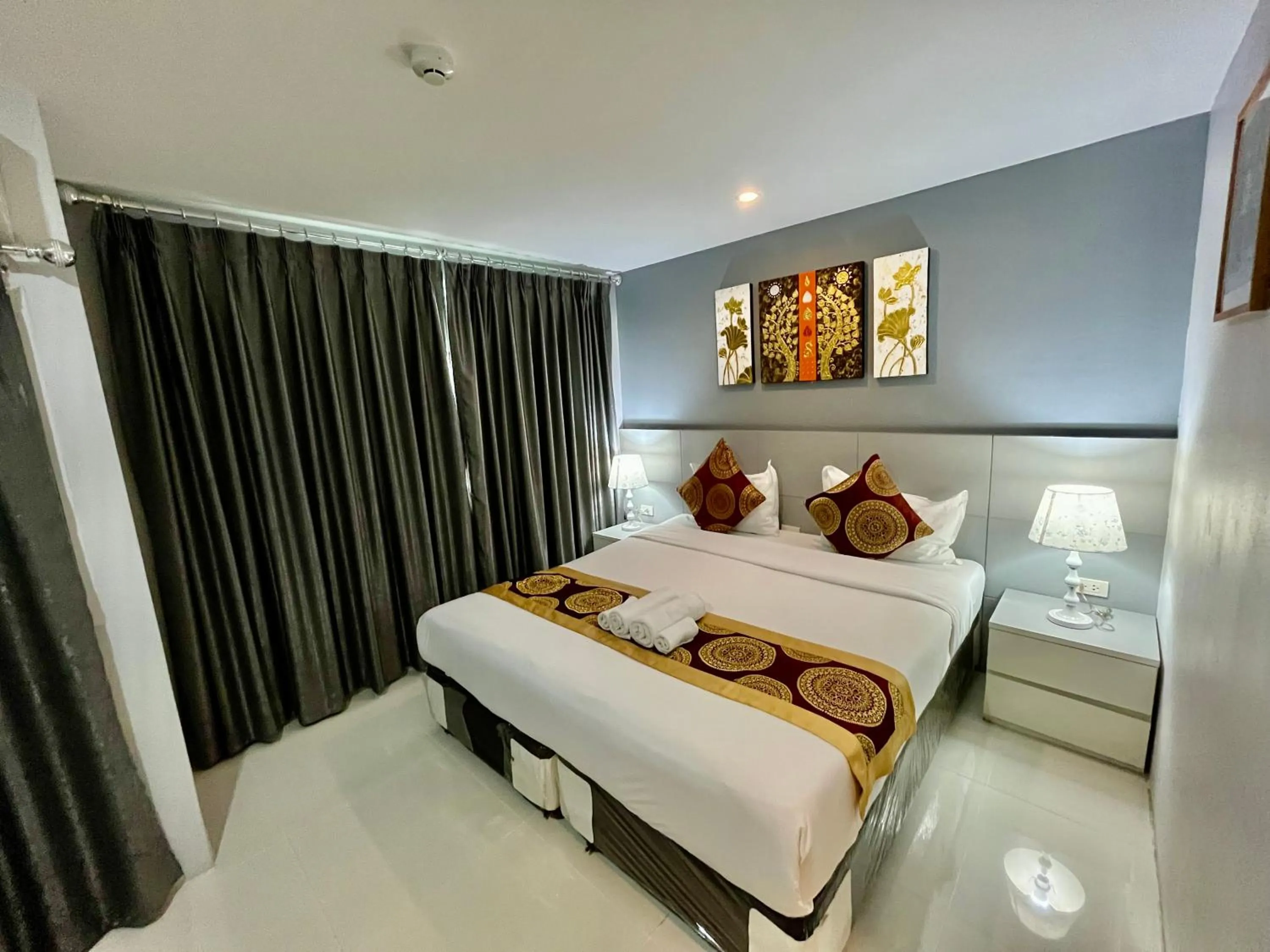 Bedroom, Bed in Top High Airport Link Hotel, Bangkok