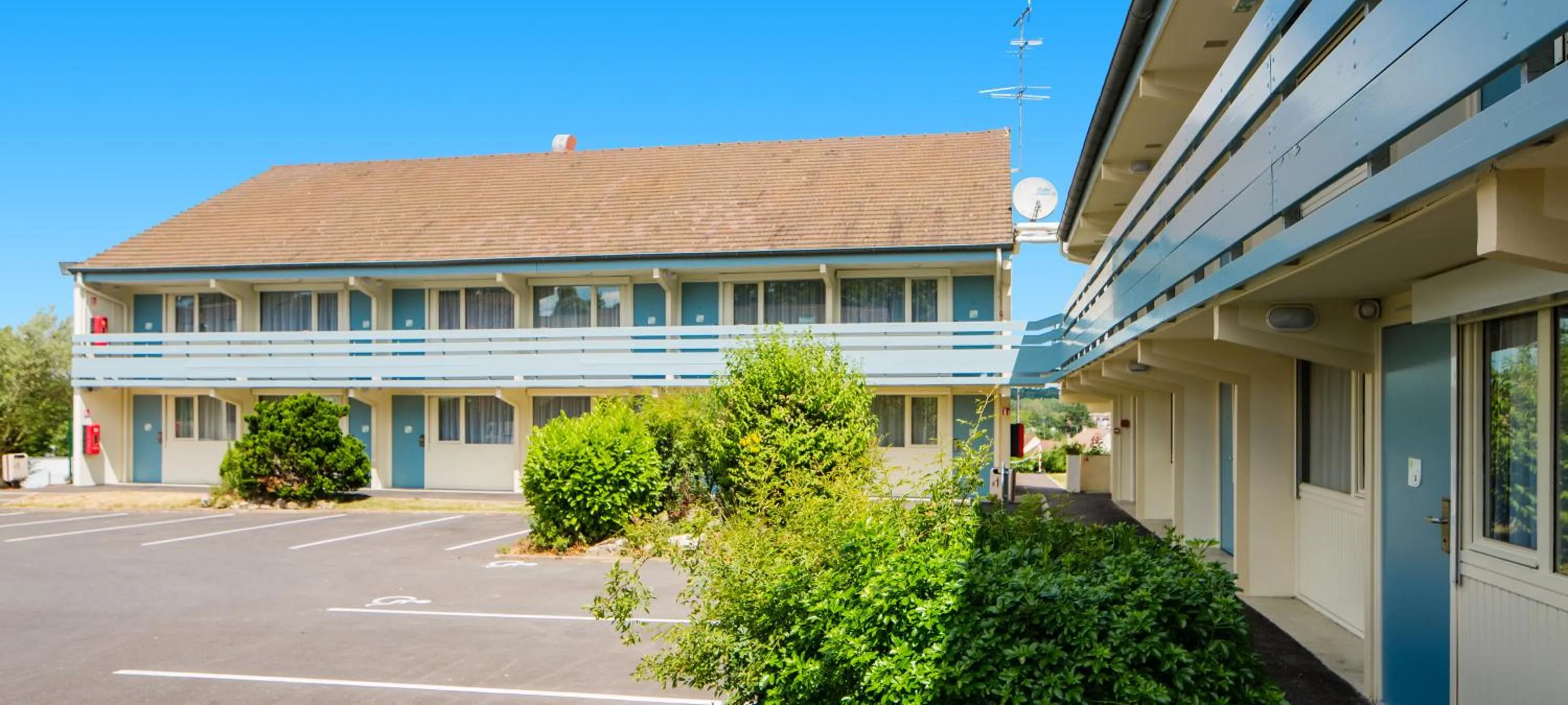Facade/entrance in Campanile Melun Sud - Dammarie les Lys