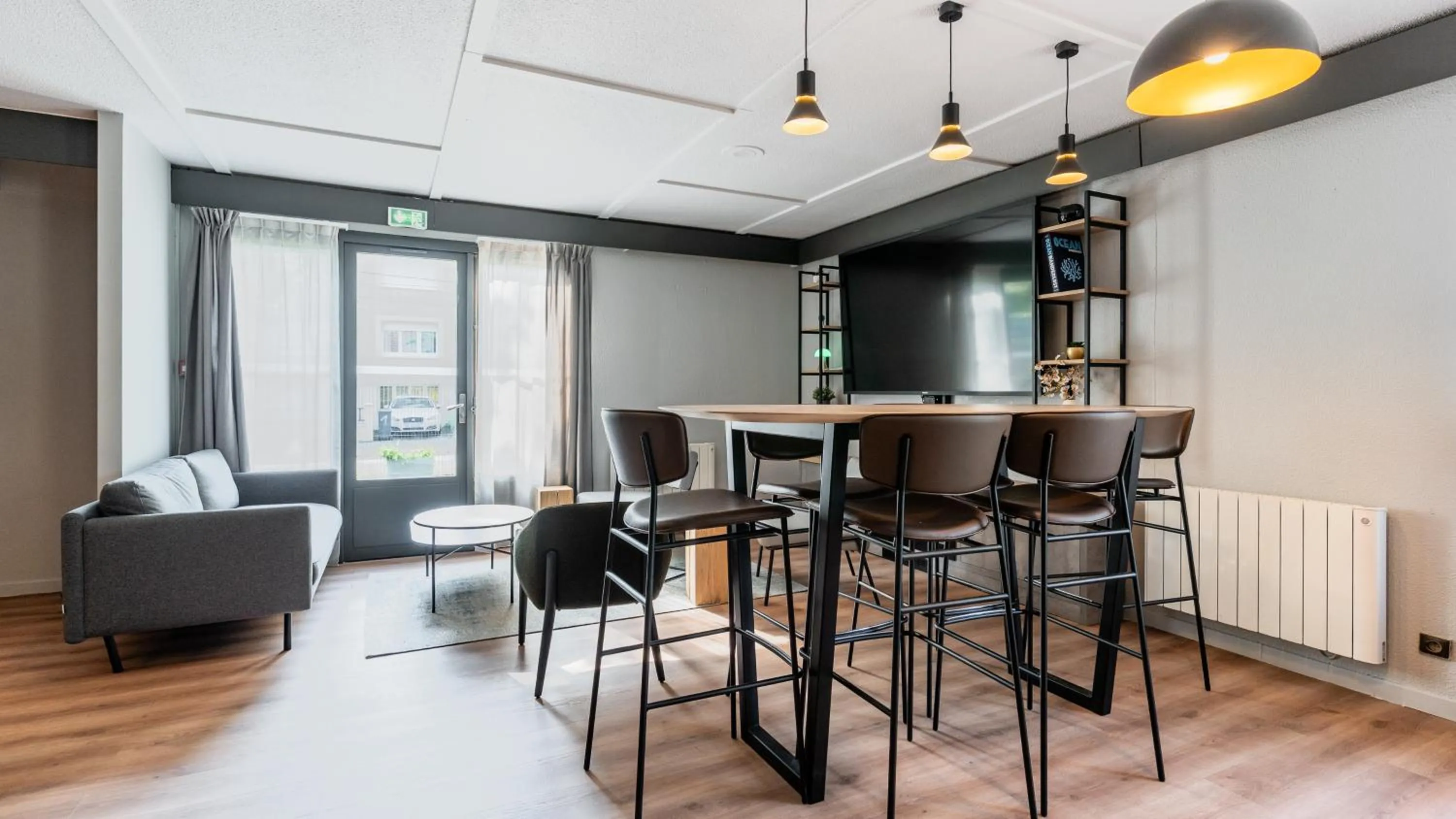 Communal lounge/ TV room in Campanile NATURE - Thionville Yutz