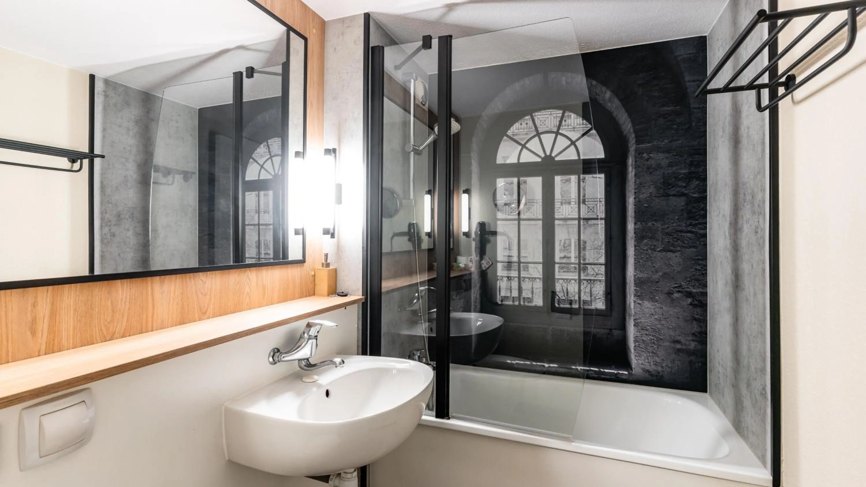 Bathroom in Campanile NATURE - Thionville Yutz