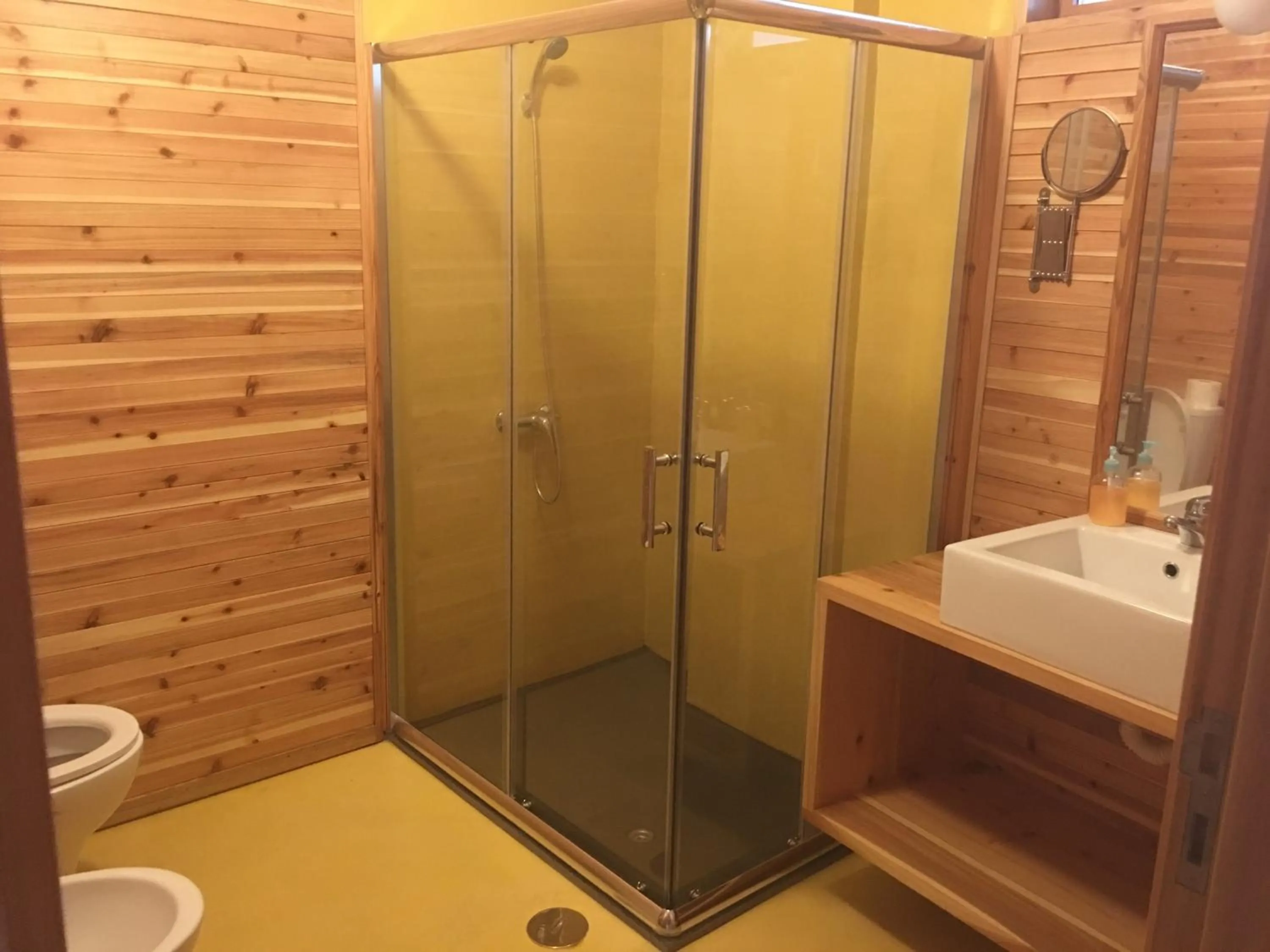 Bathroom in Porto Pim Bay